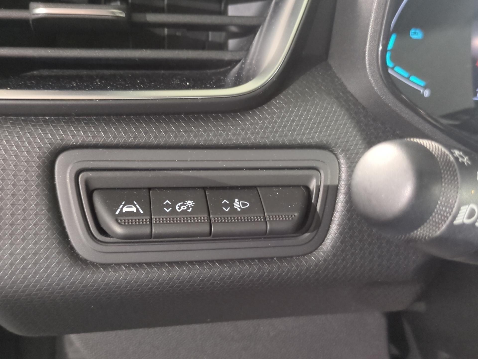RENAULT Clio 1.6 E-Tech Intens-image-19