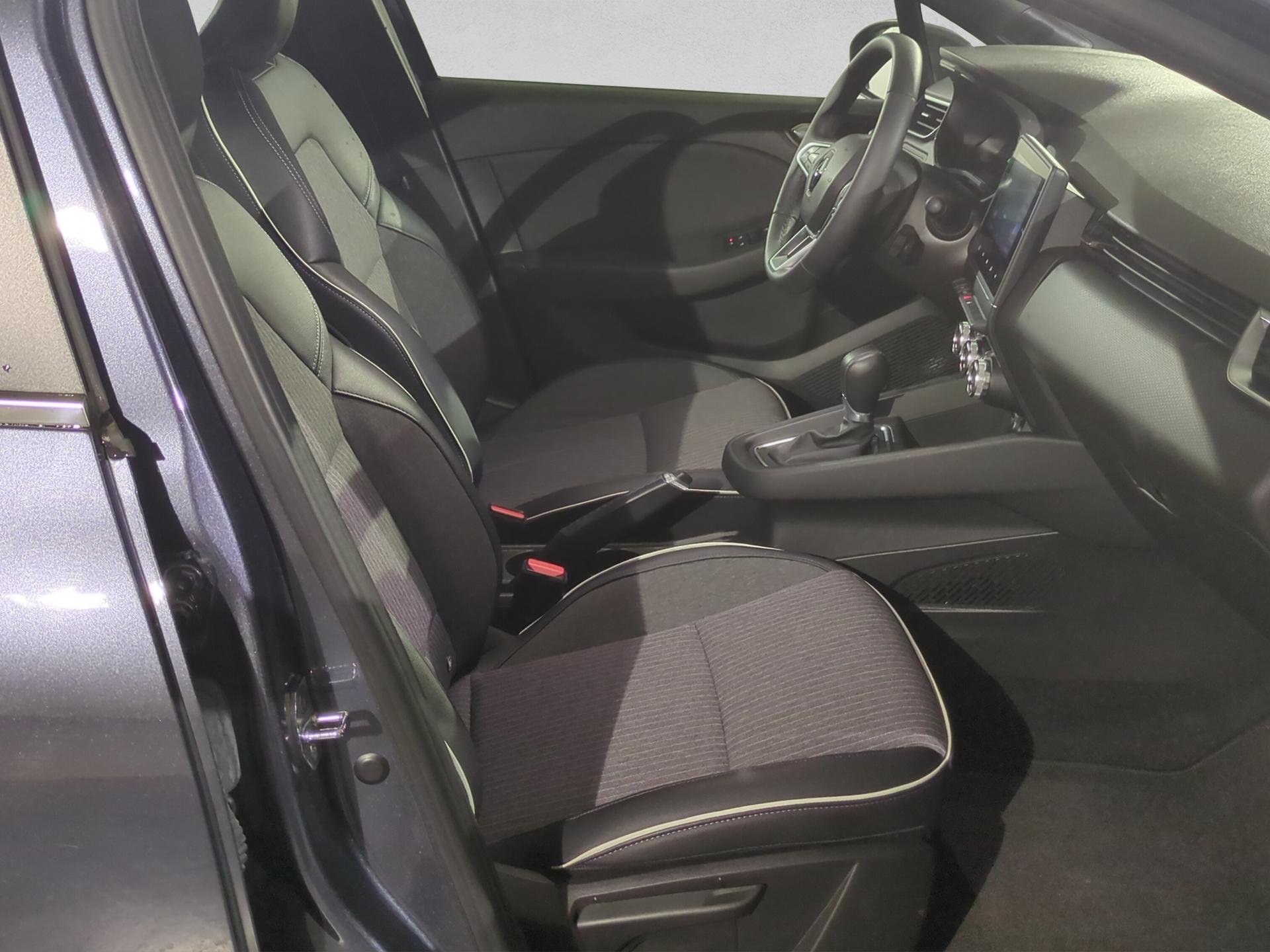 RENAULT Clio 1.6 E-Tech Intens-image-16