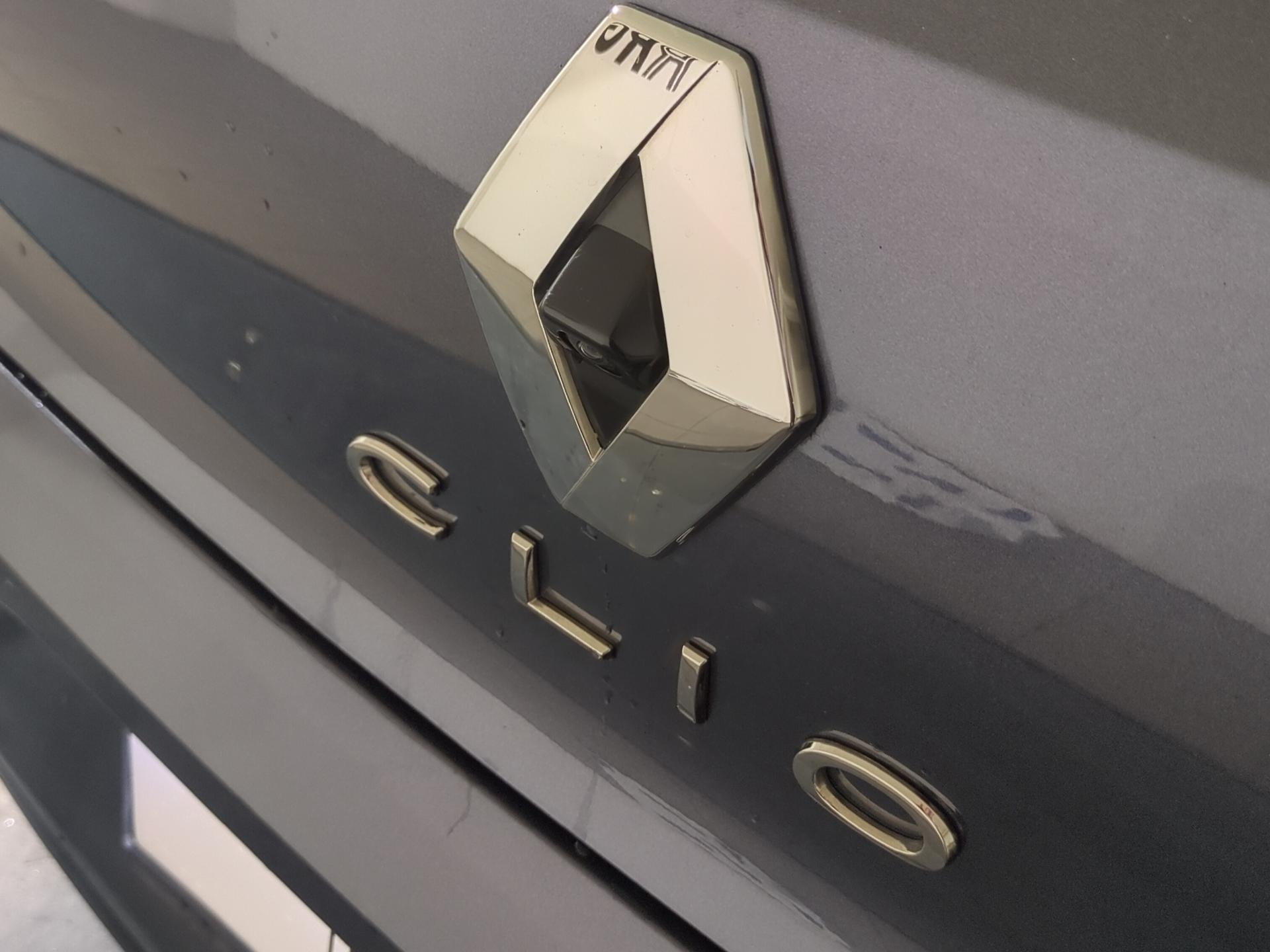 RENAULT Clio 1.6 E-Tech Intens-image-18