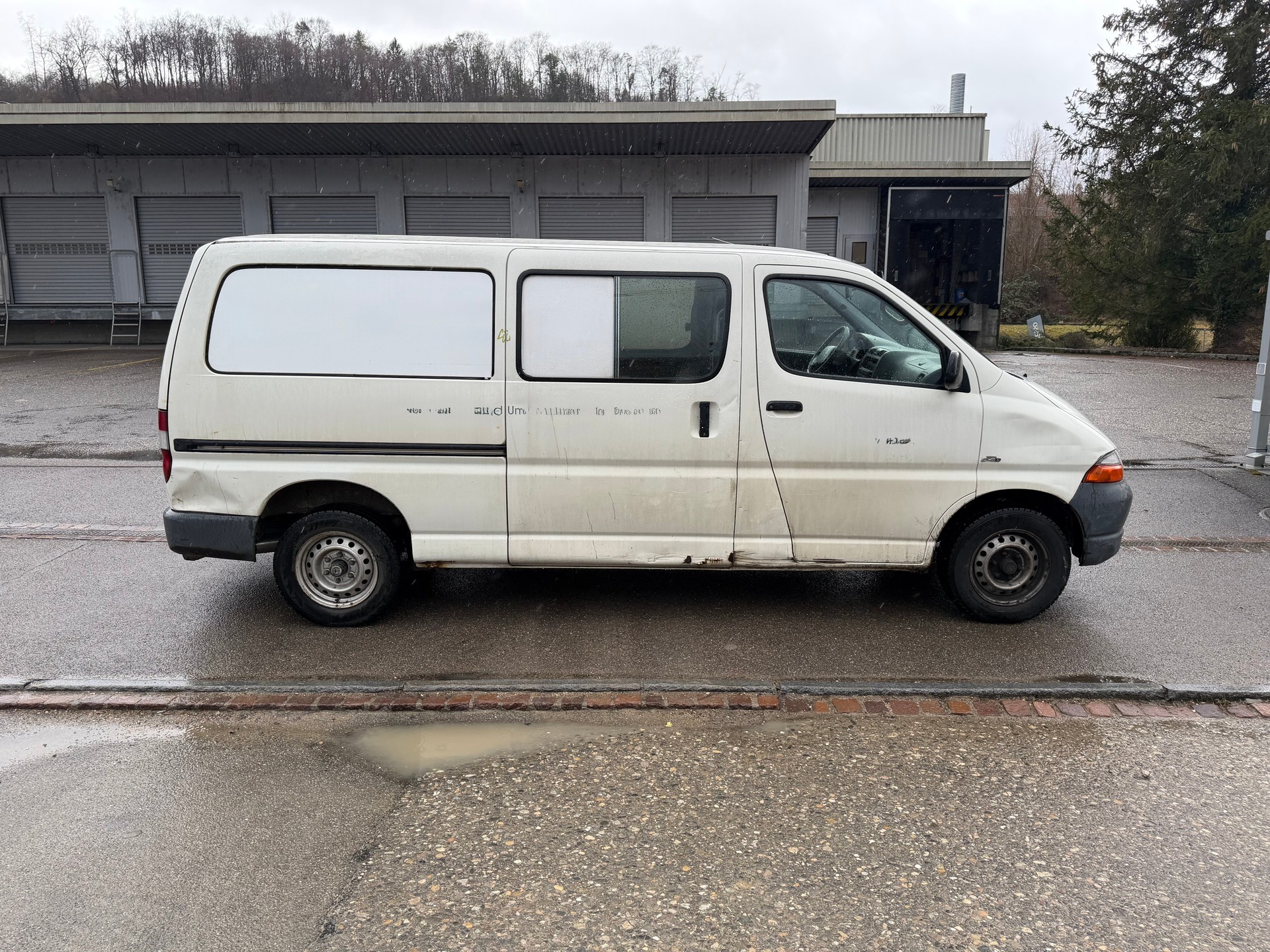 TOYOTA Hiace D-4D A/T LWB Kombi-image-4