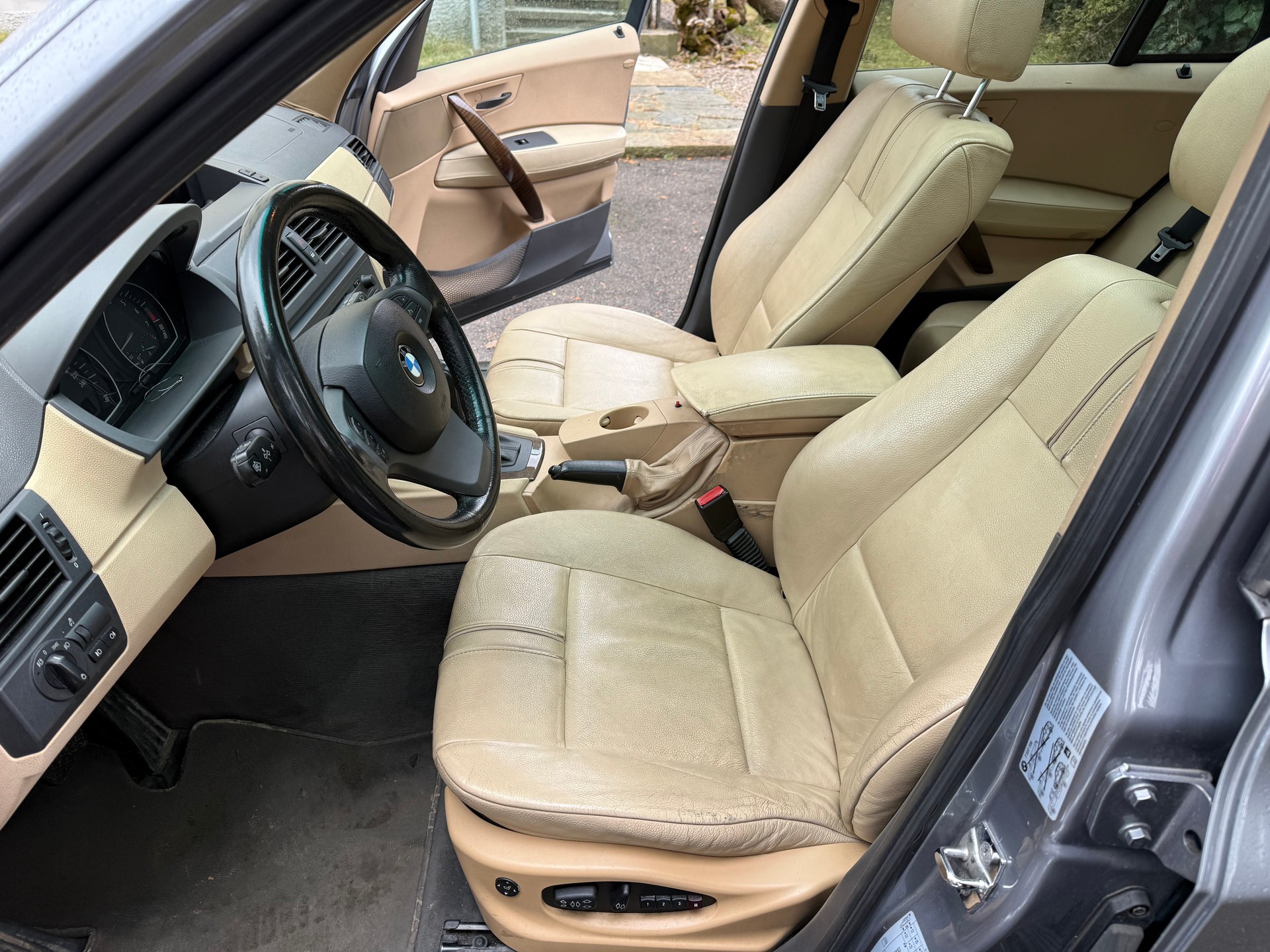 BMW X3 3.0i-image-7