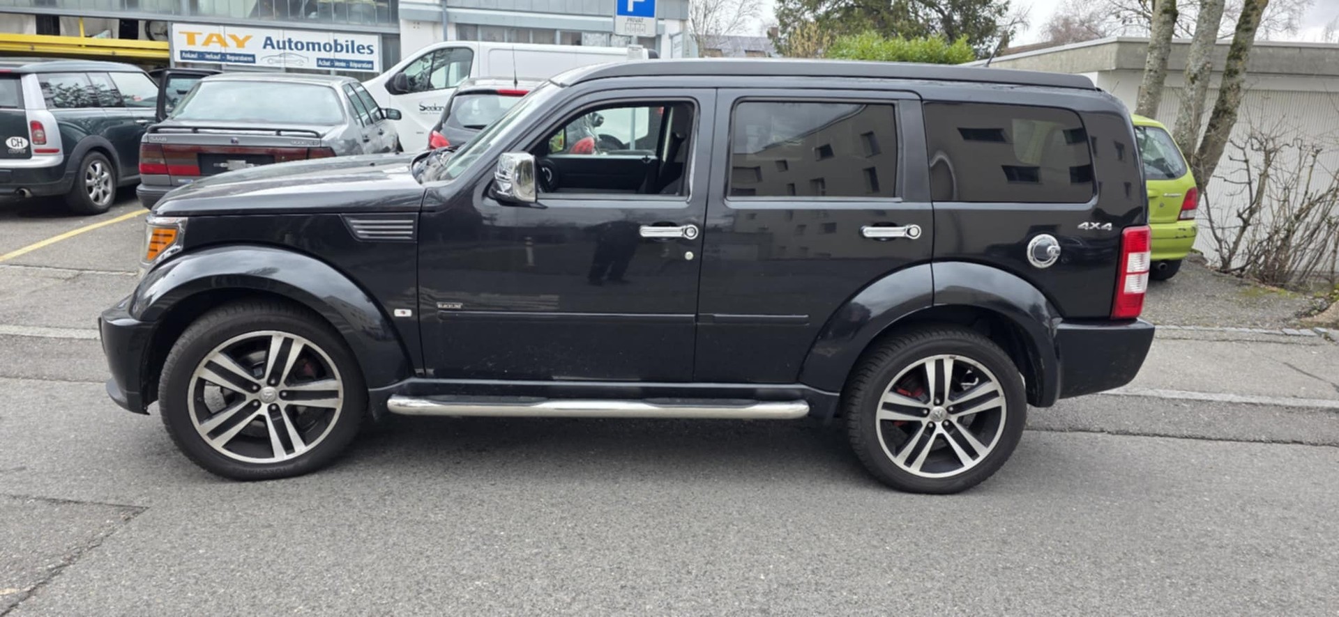 DODGE Nitro 2.8 CRD Blackline Automatic-showroom-element-2