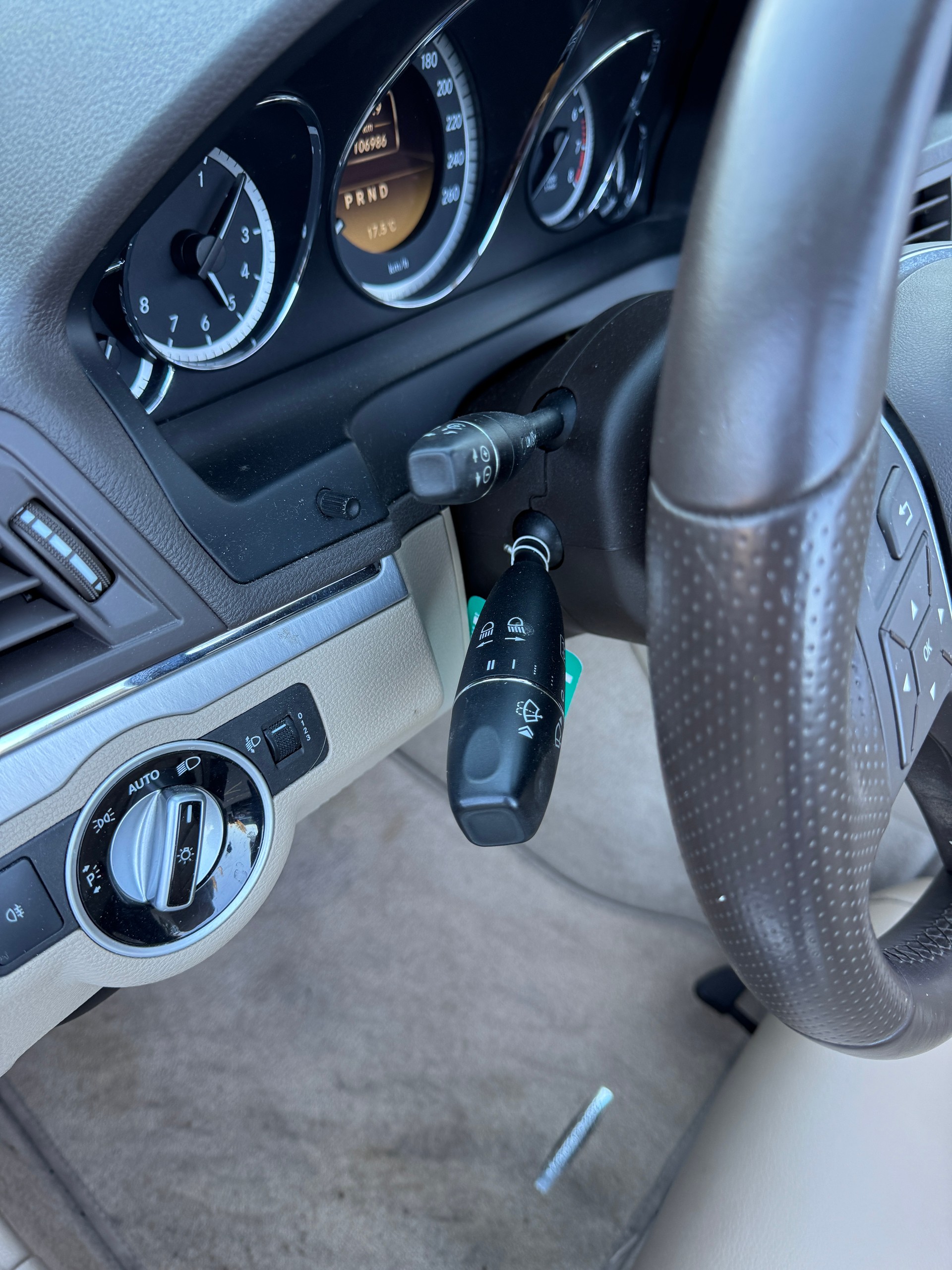MERCEDES-BENZ E 250 CGI BlueEfficiency 7G-Tronic-image-12