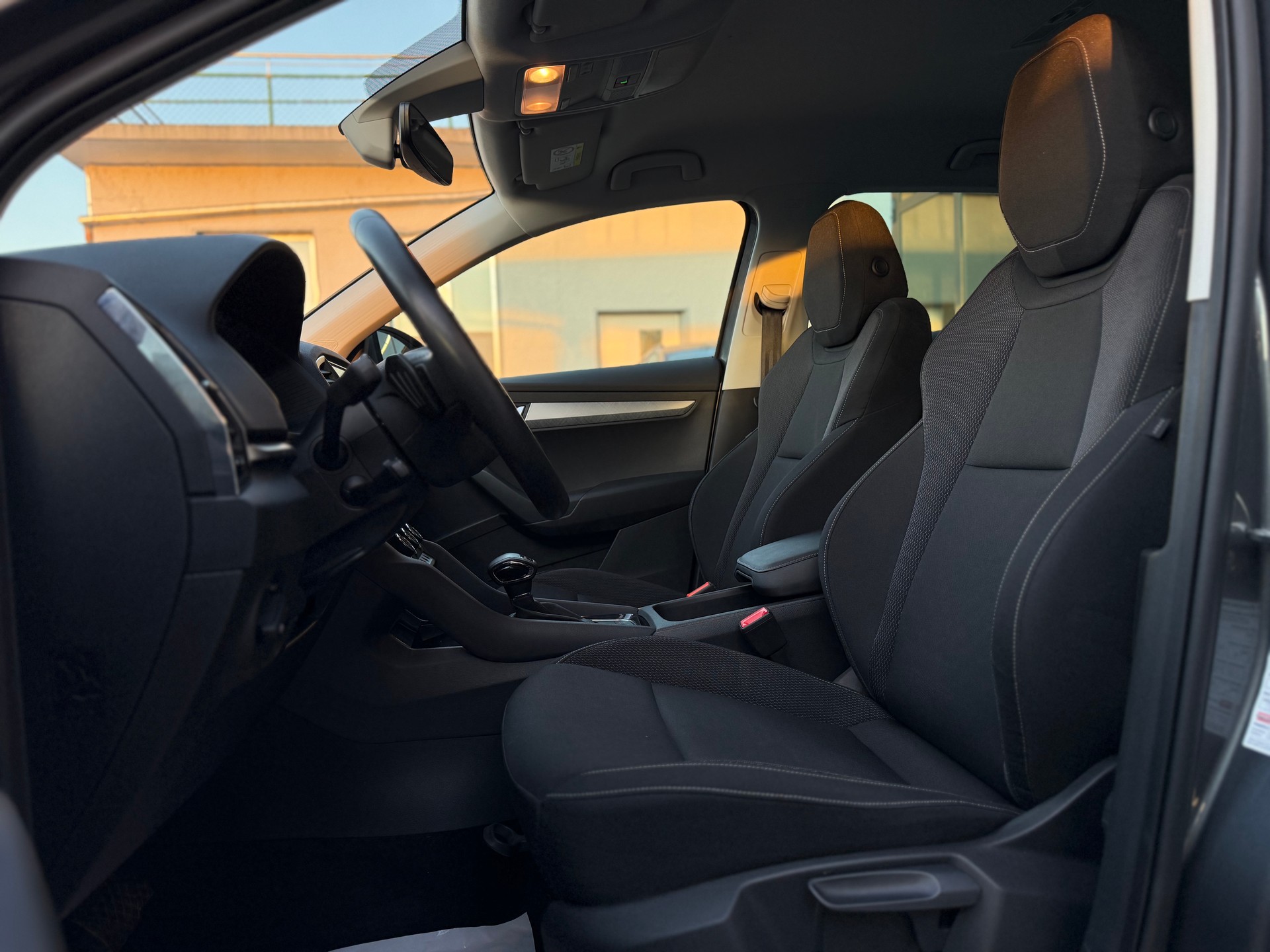 SKODA Karoq 2.0 TDI CR Ambition 4x4 DSG-image-9