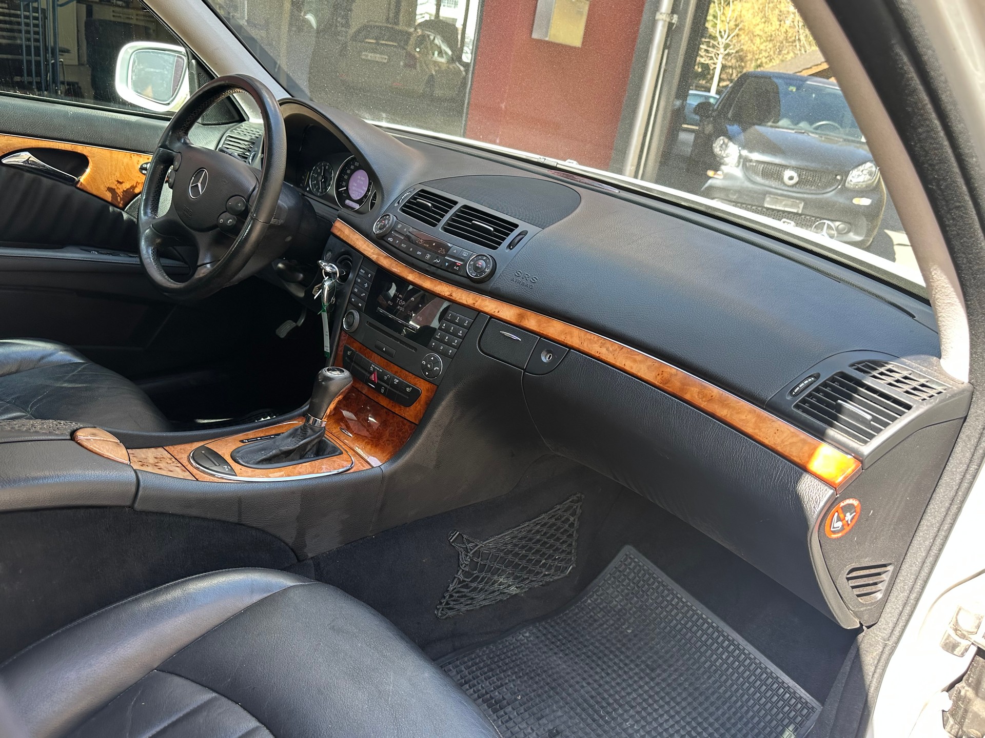 MERCEDES-BENZ E 200 Kompressor Elégance-image-10