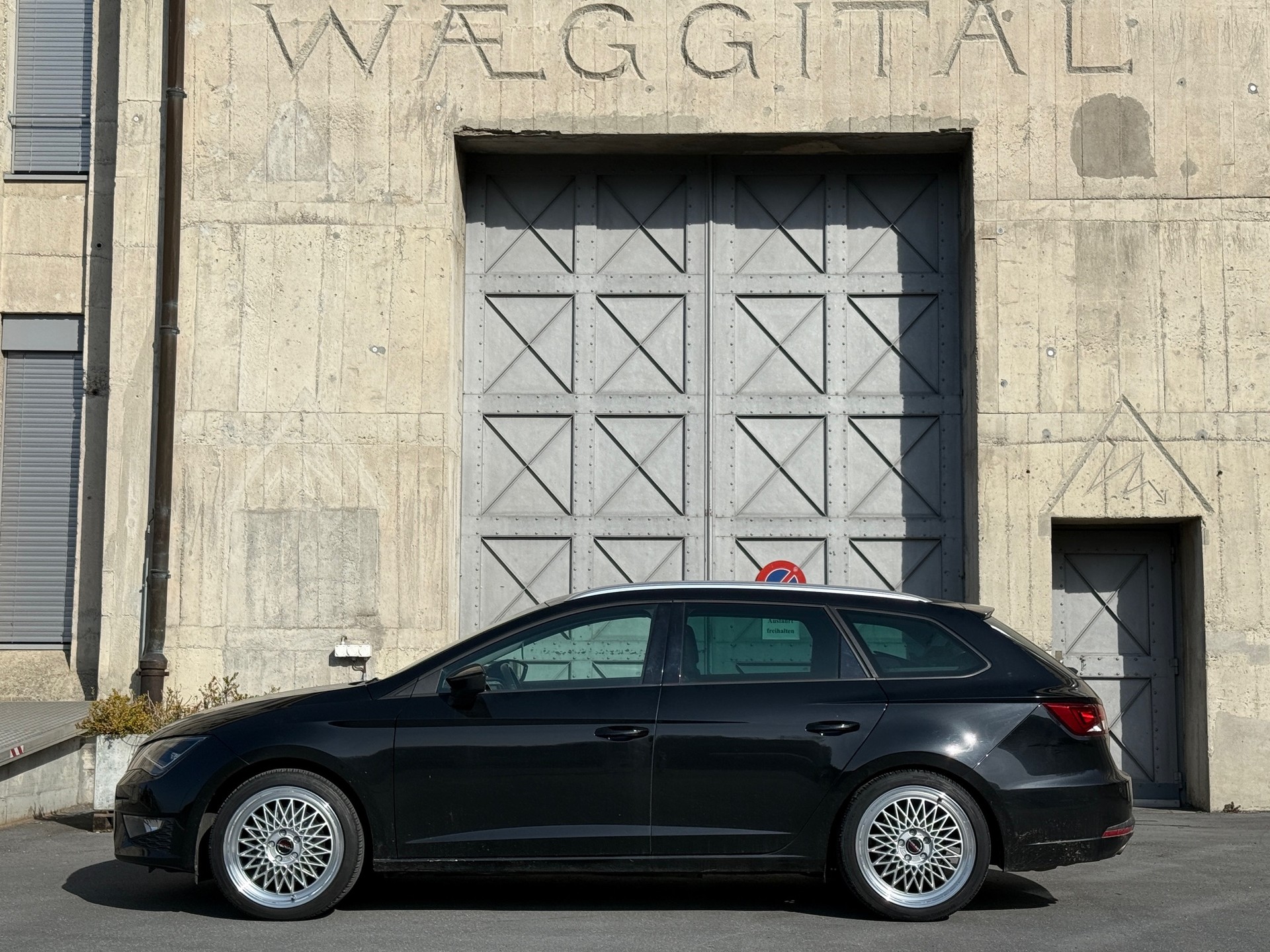 SEAT Leon ST 2.0 TDI FR DSG-image-1