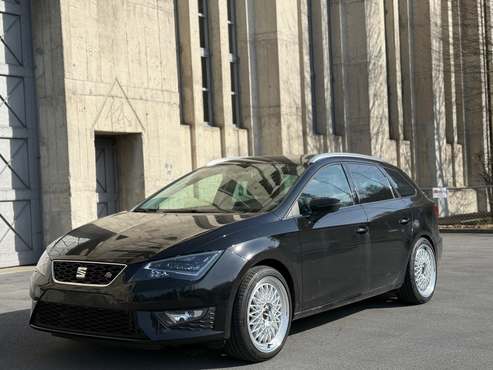 SEAT Leon ST 2.0 TDI FR DSG-image-0