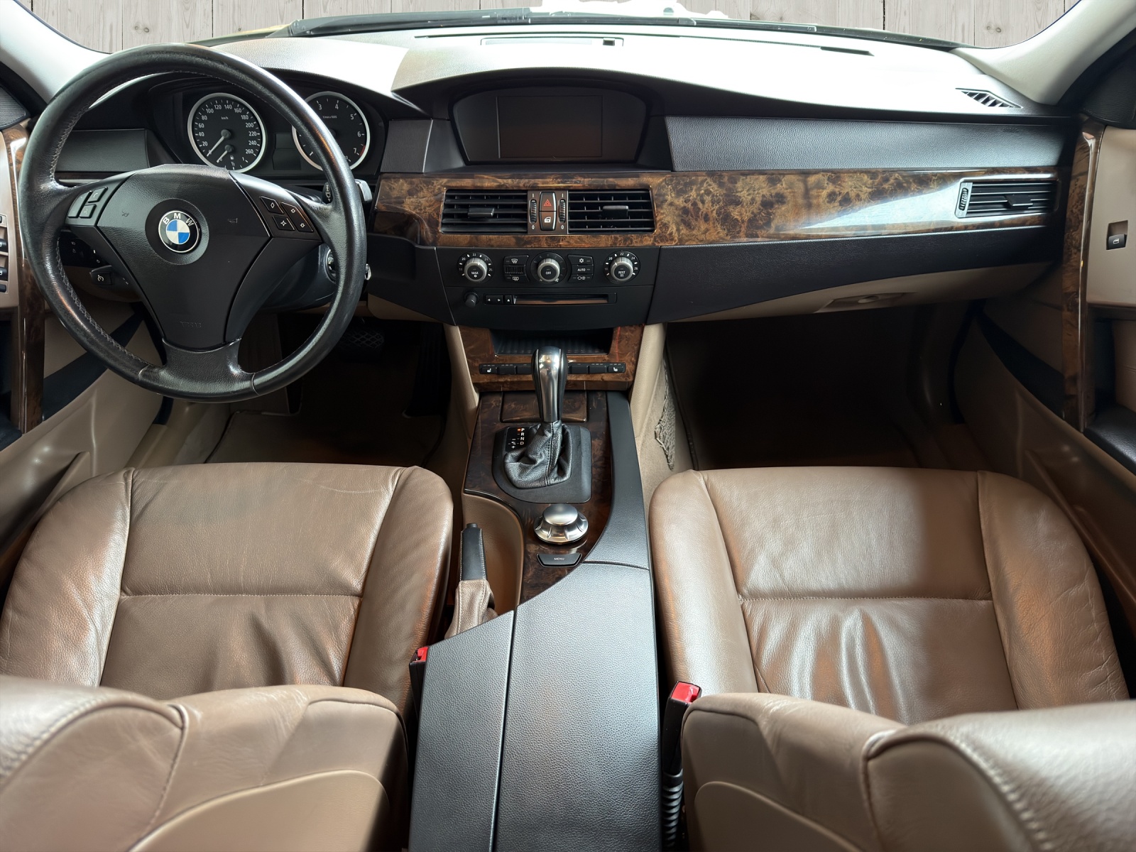 BMW 530i-image-8