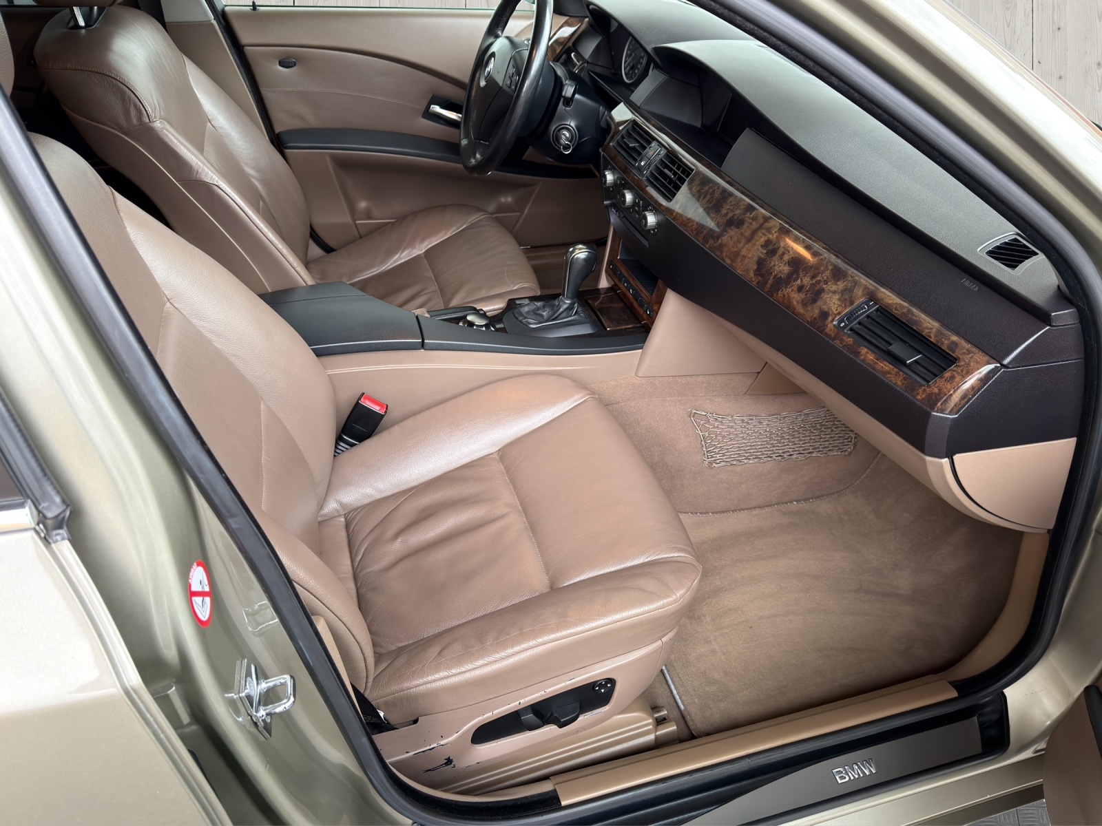 BMW 530i-image-11