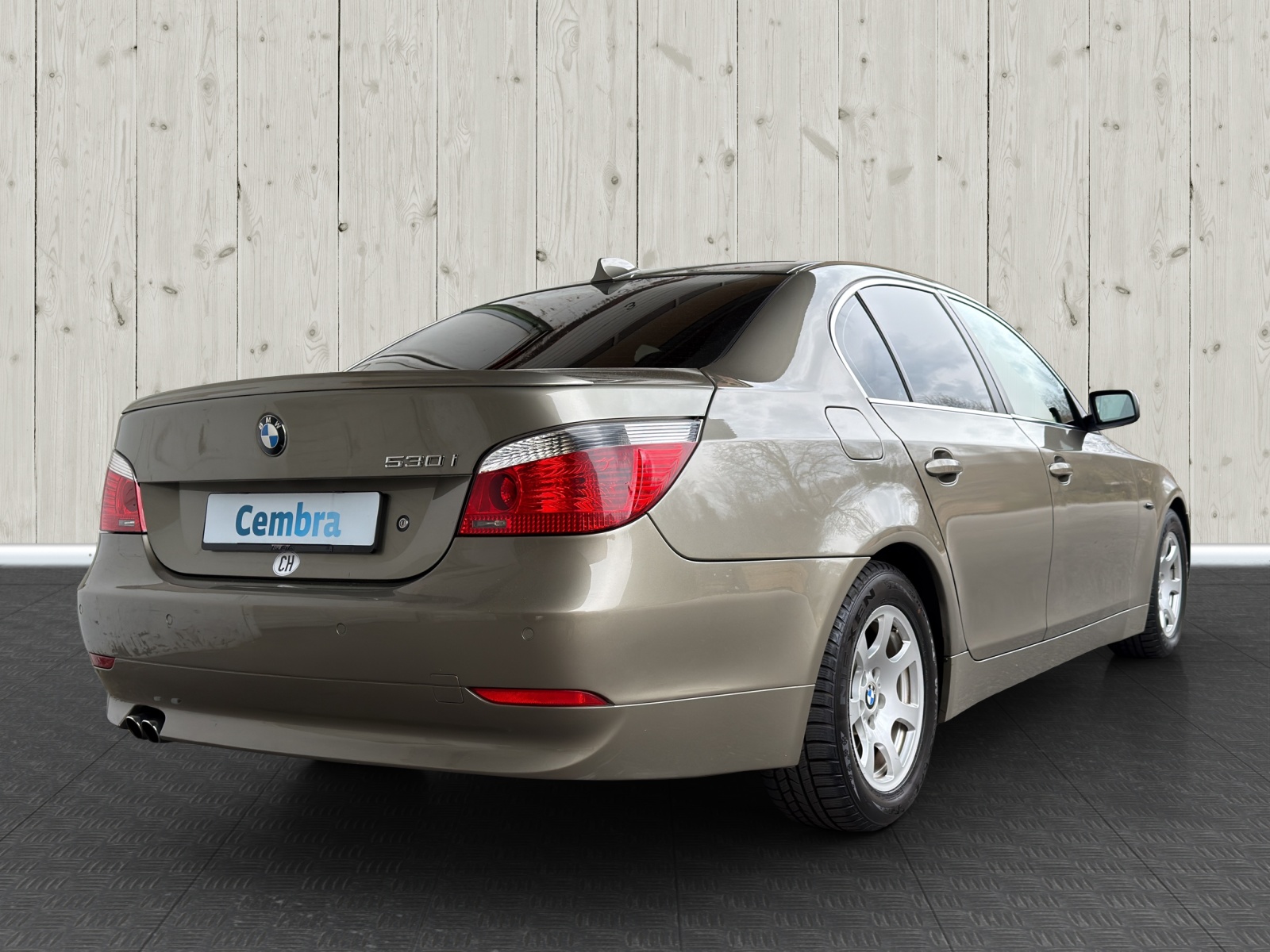 BMW 530i-image-6