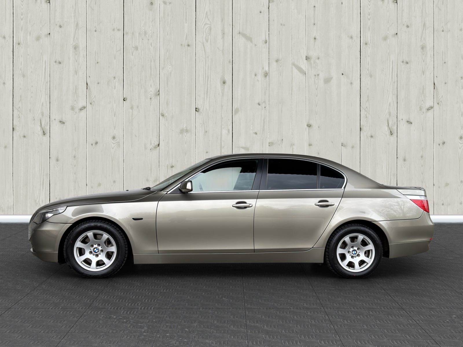 BMW 530i-image-3