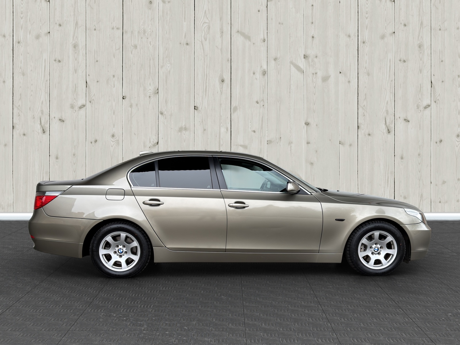 BMW 530i-image-7