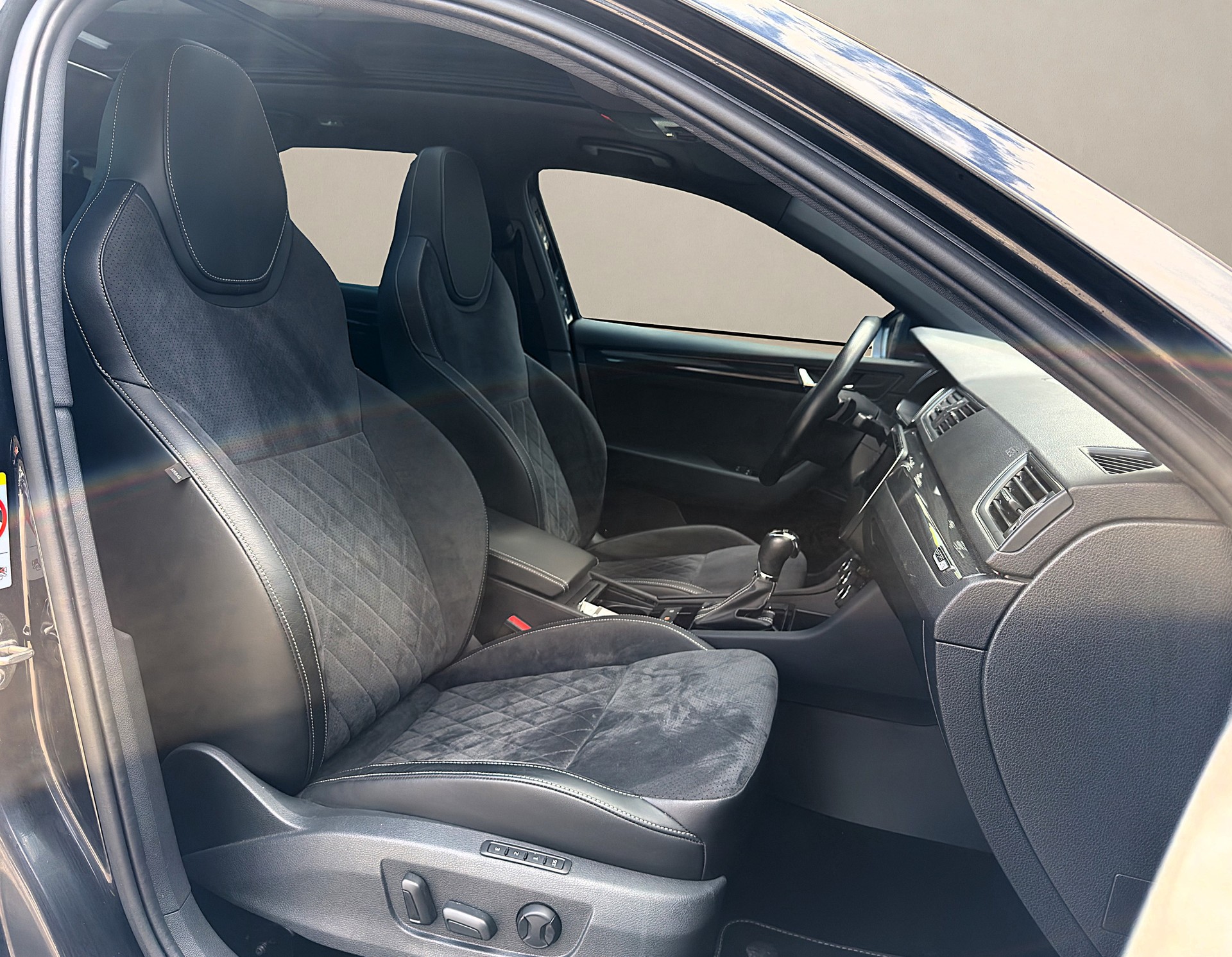 SKODA Superb Combi 2.0 TSI * SportLine+ * DSG 4x4-image-9