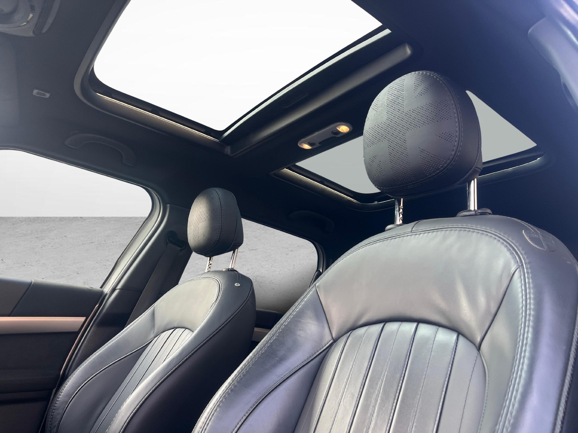 MINI Cooper SE ALL4 Countryman-image-13