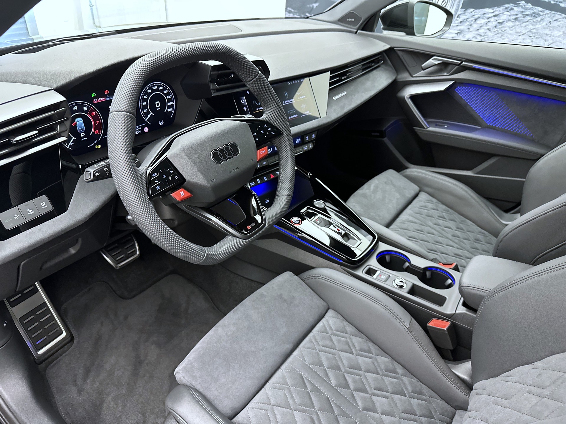 AUDI RS3 Sportback 2.5 TSI quattro S-tronic-image-8