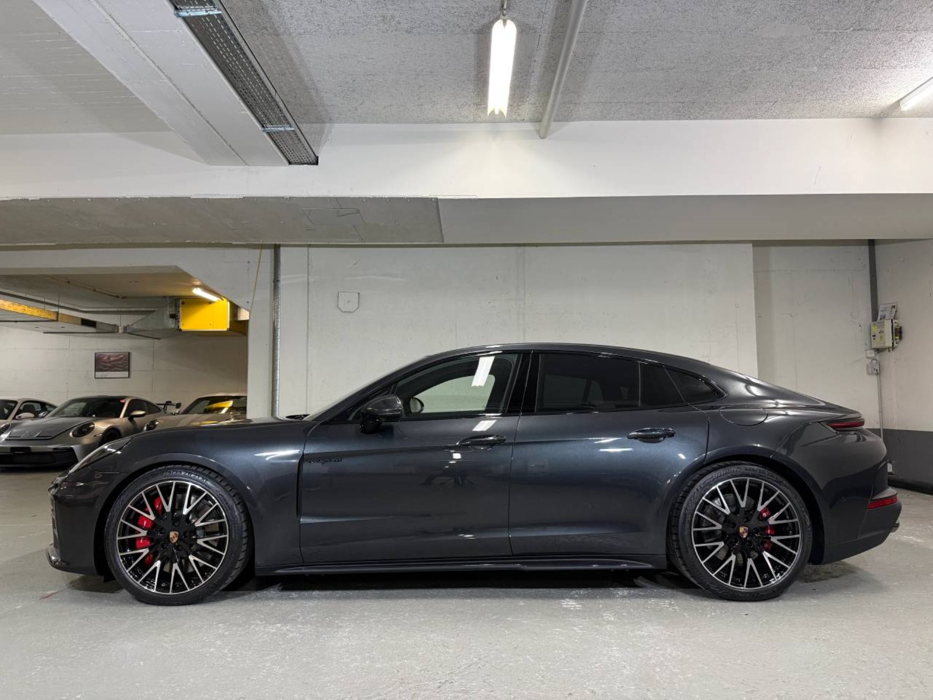 PORSCHE Panamera 4S E-Hybrid-image-1