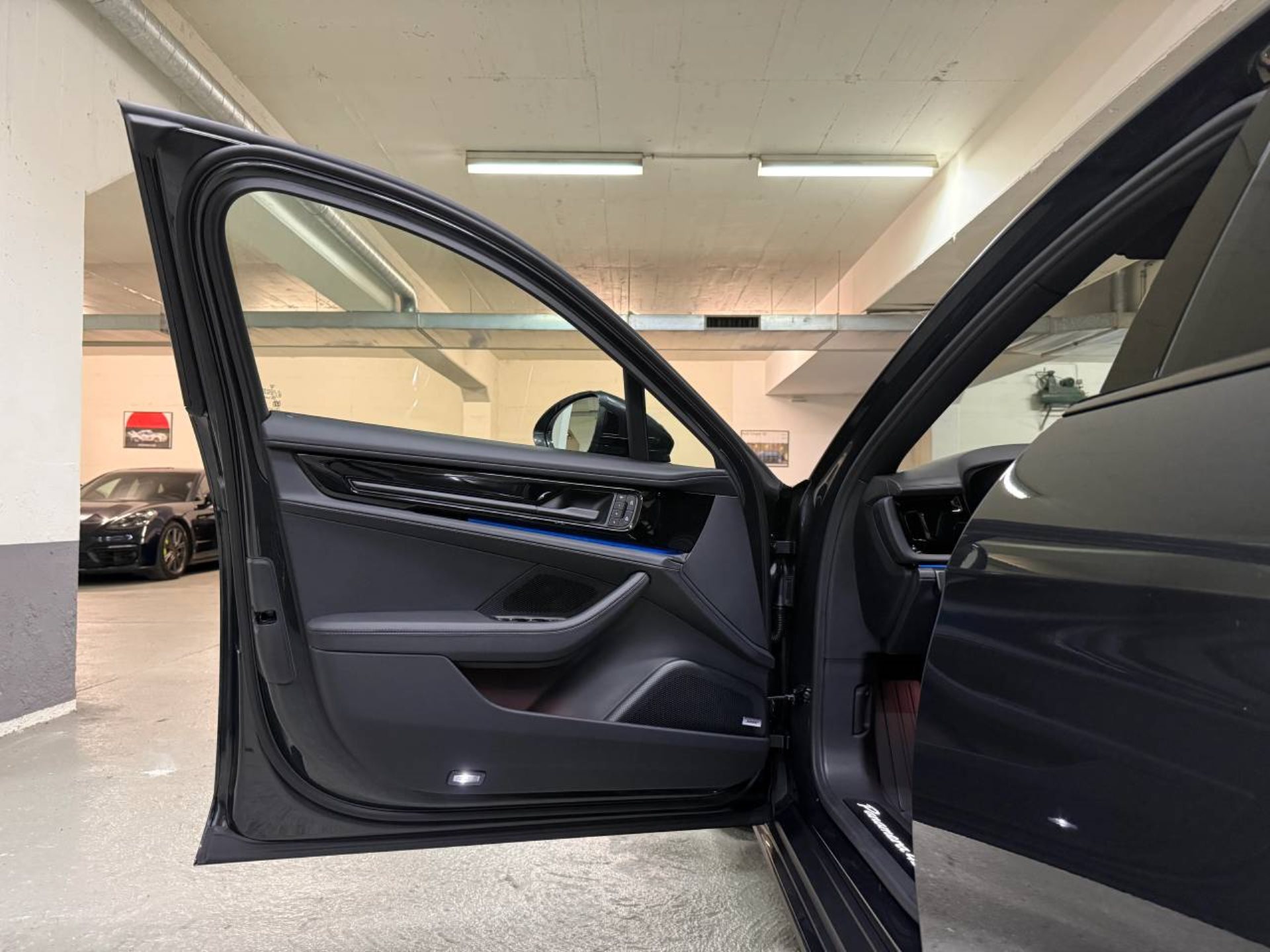 PORSCHE Panamera 4S E-Hybrid-image-11