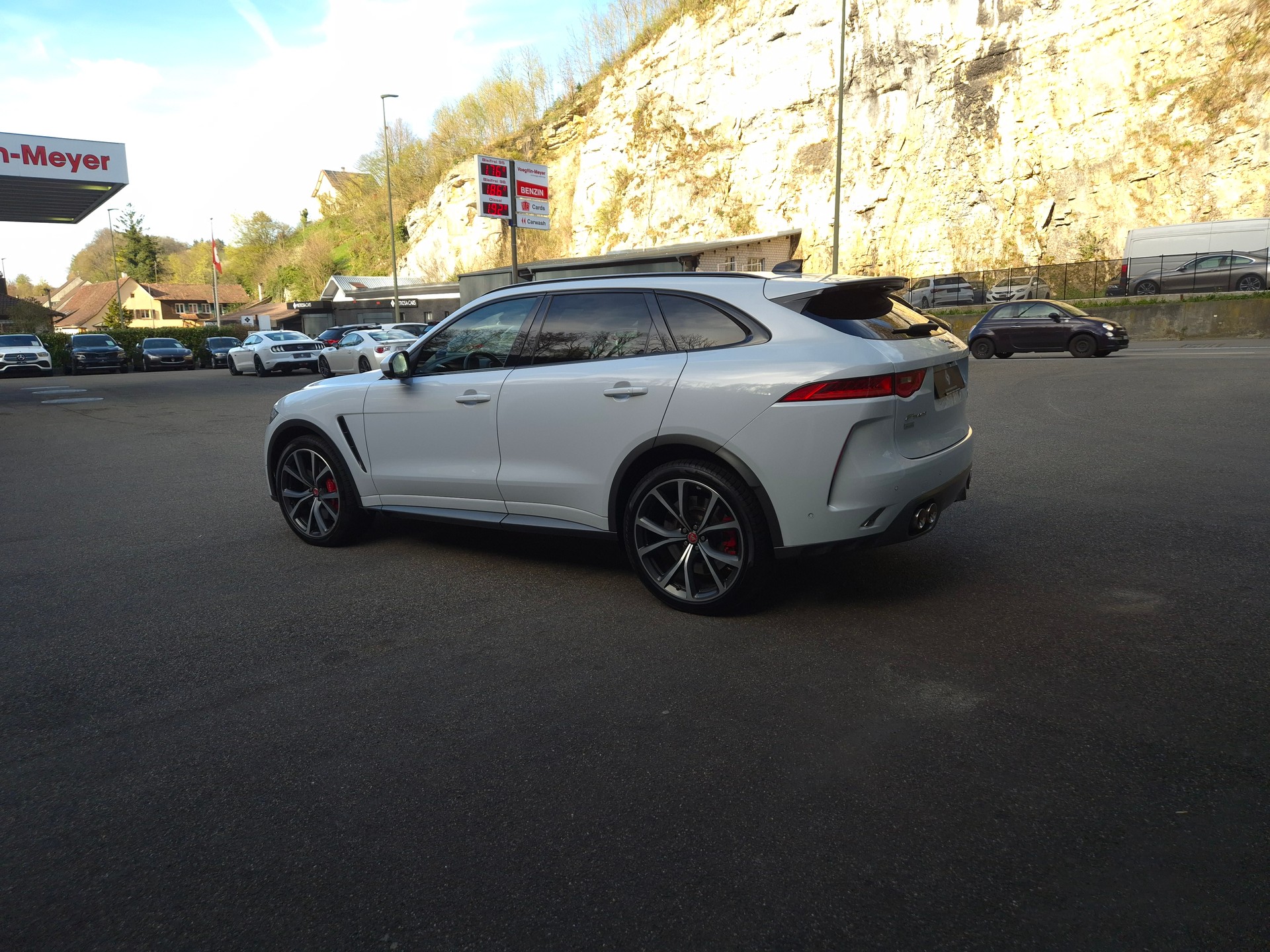 JAGUAR F-Pace 5.0 V8 SVR AWD Automatik-image-7