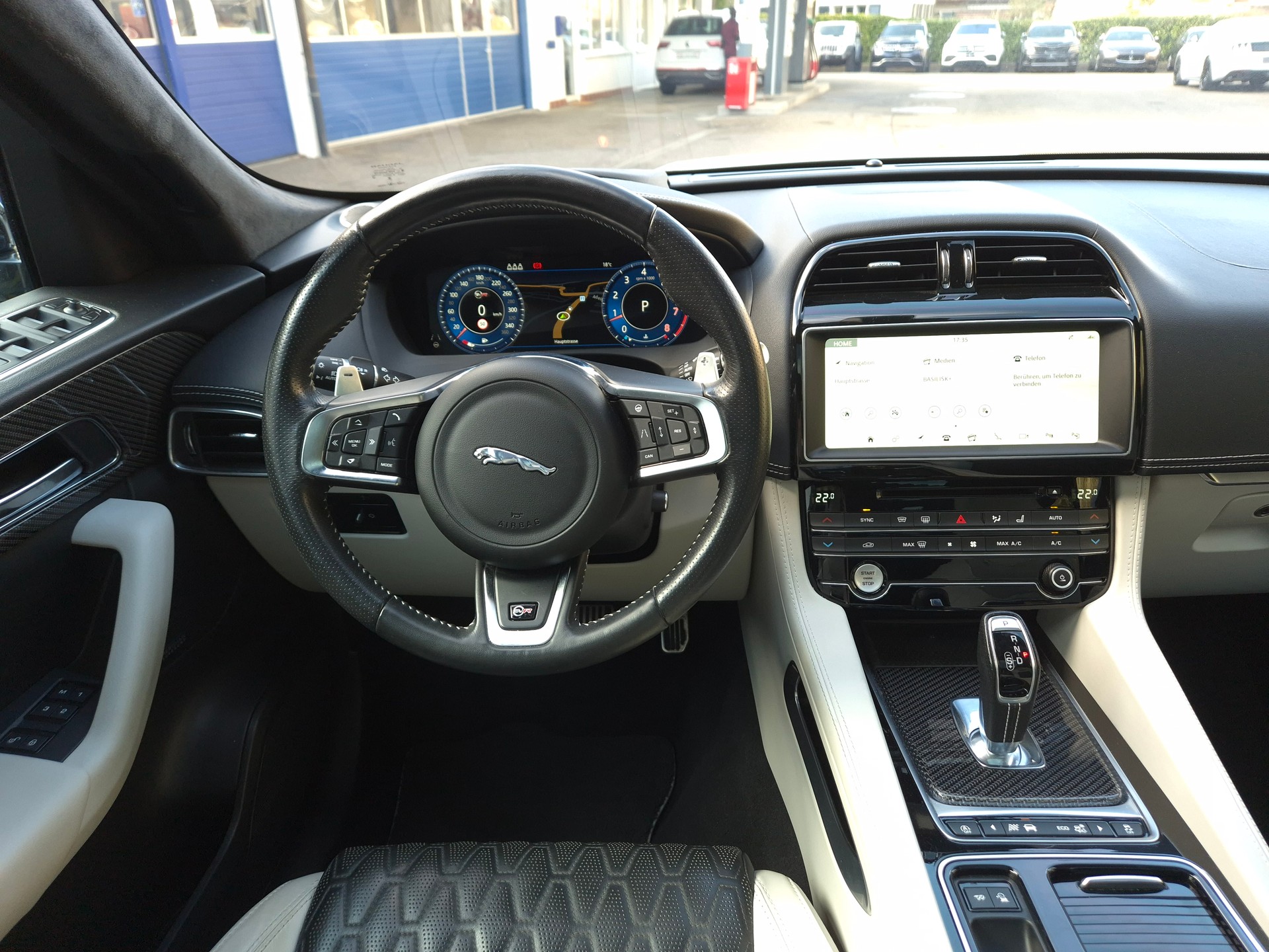 JAGUAR F-Pace 5.0 V8 SVR AWD Automatik-image-16