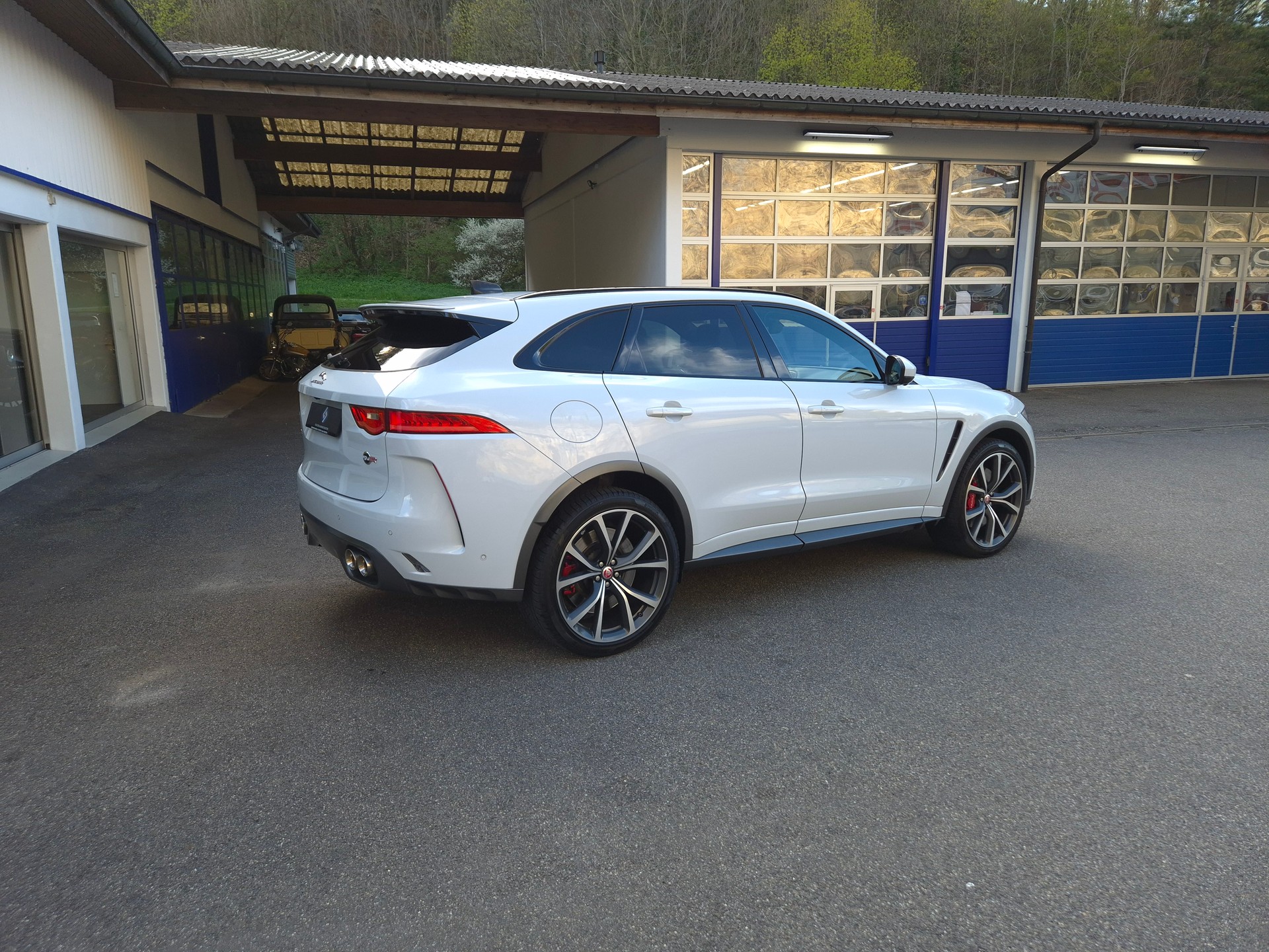 JAGUAR F-Pace 5.0 V8 SVR AWD Automatik-image-12