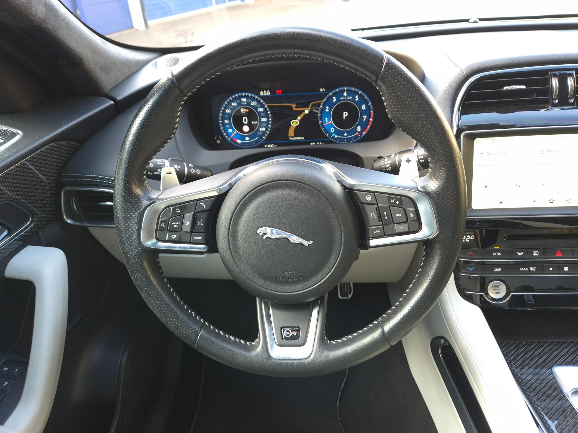JAGUAR F-Pace 5.0 V8 SVR AWD Automatik-image-17