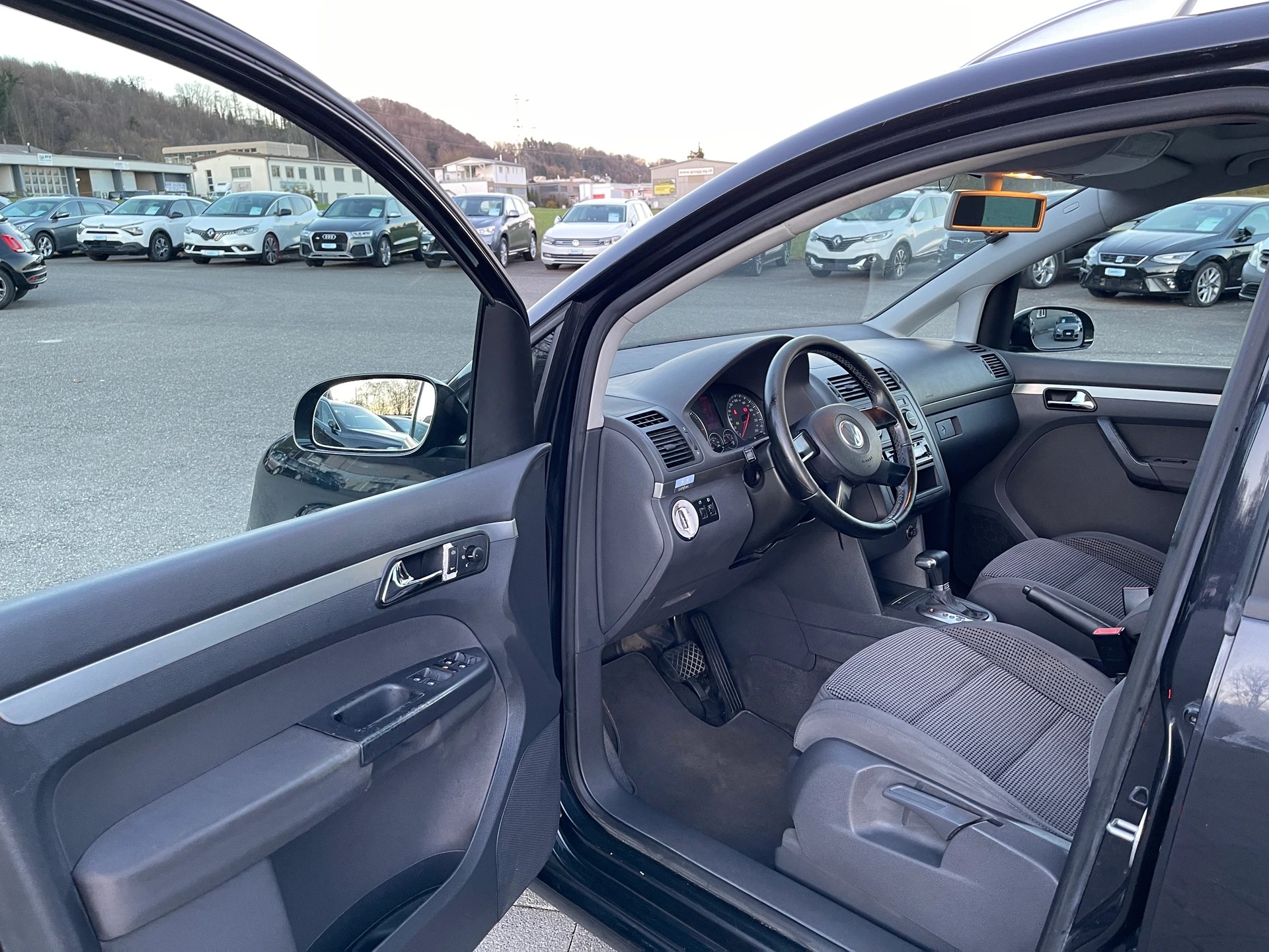 VW Touran 2.0 TDI Trendline-image-6