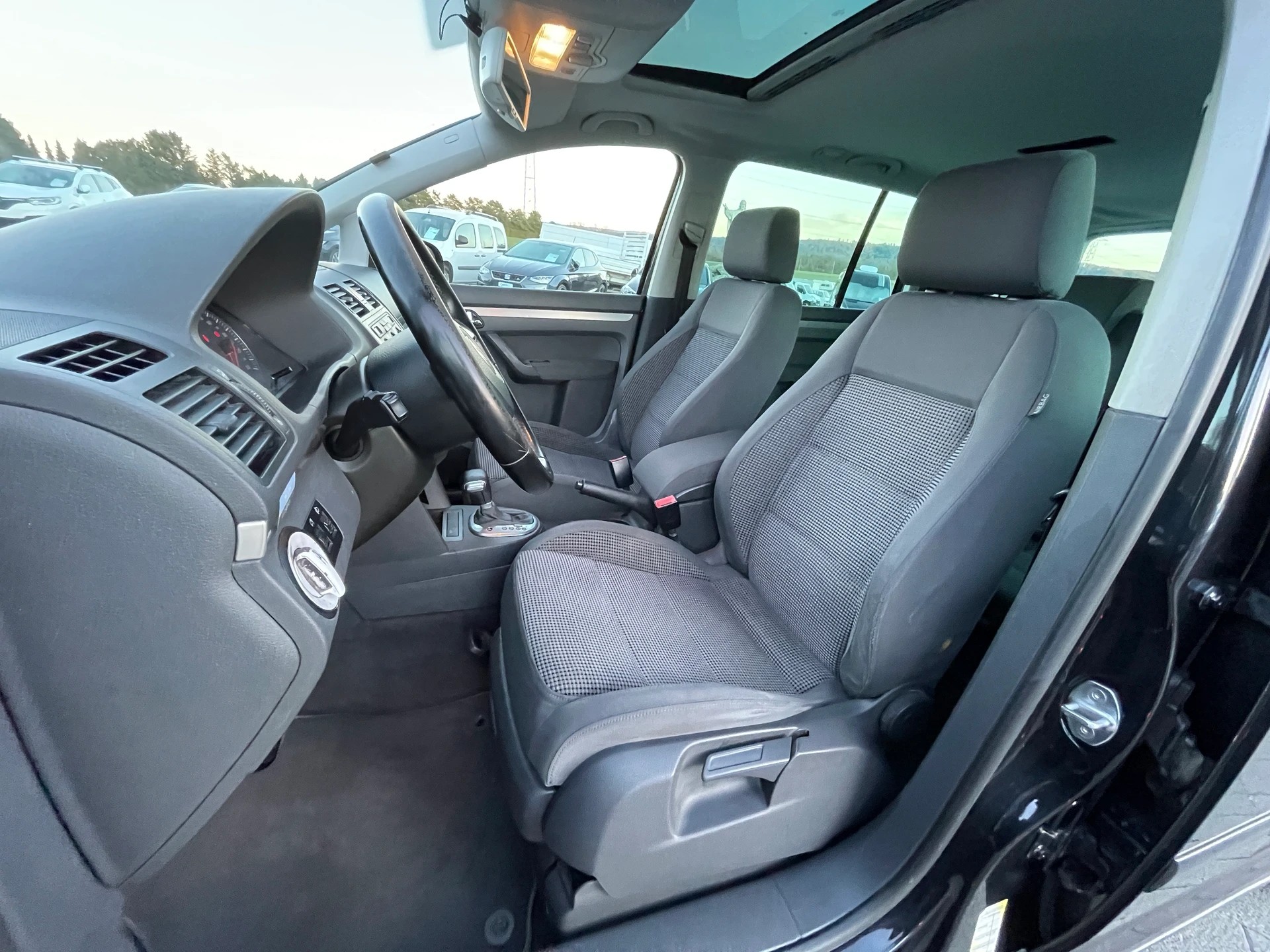 VW Touran 2.0 TDI Trendline-image-10