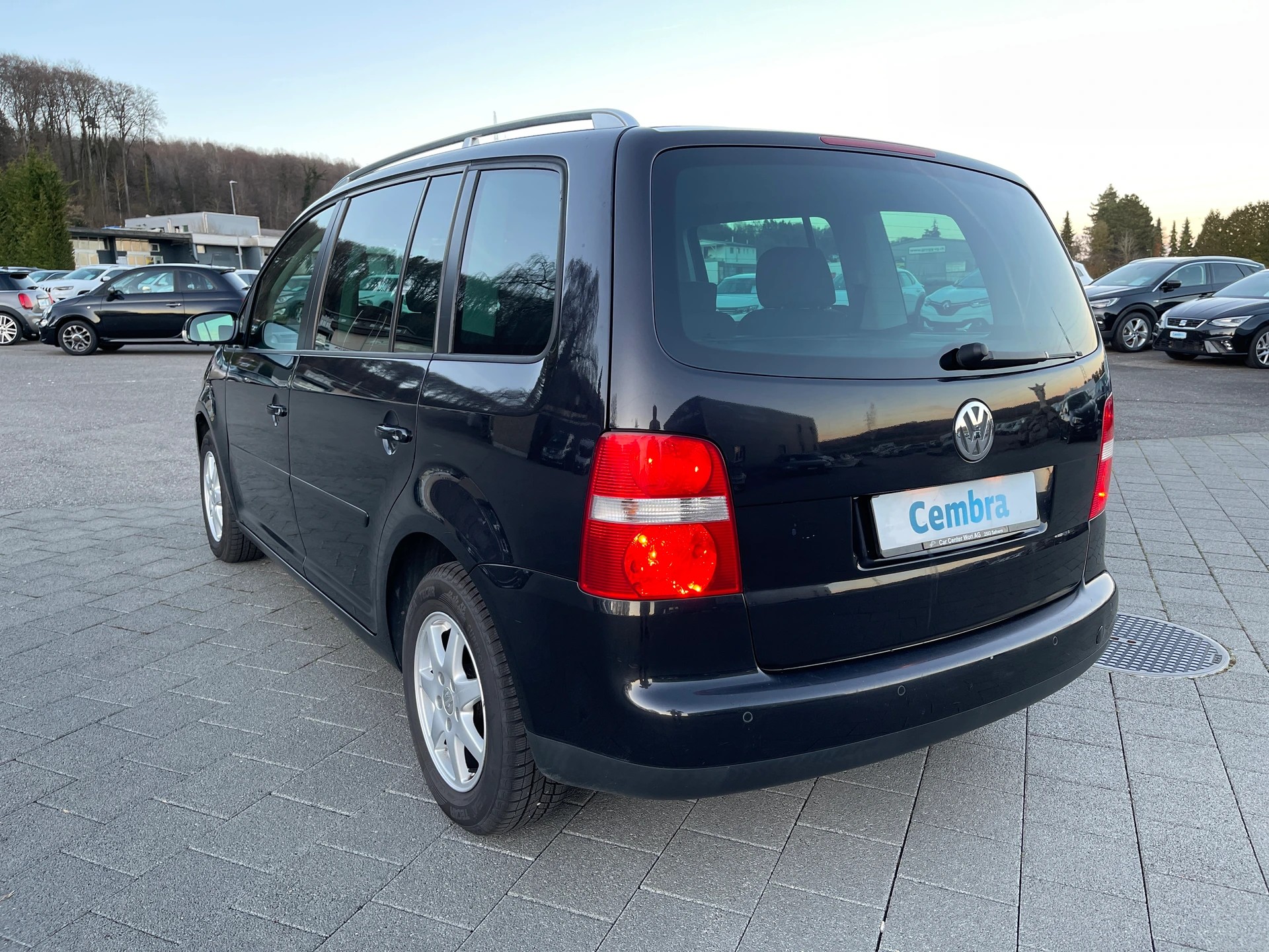 VW Touran 2.0 TDI Trendline-image-2