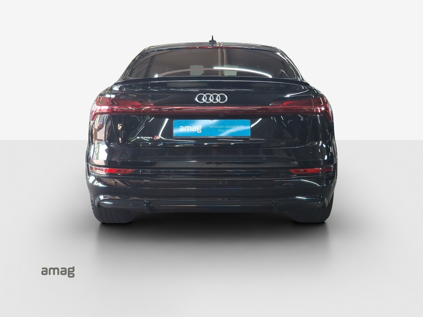 AUDI e-tron S Sportback quattro-image-4
