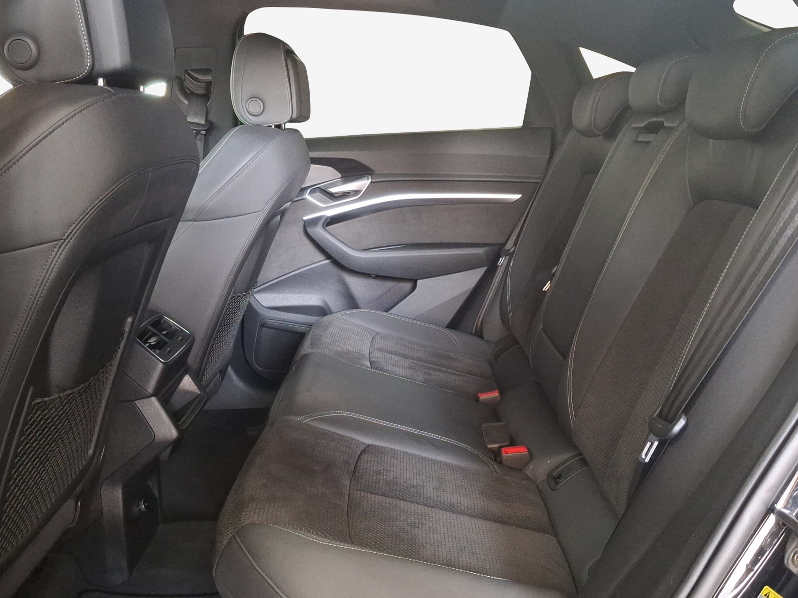 AUDI e-tron S Sportback quattro-image-12