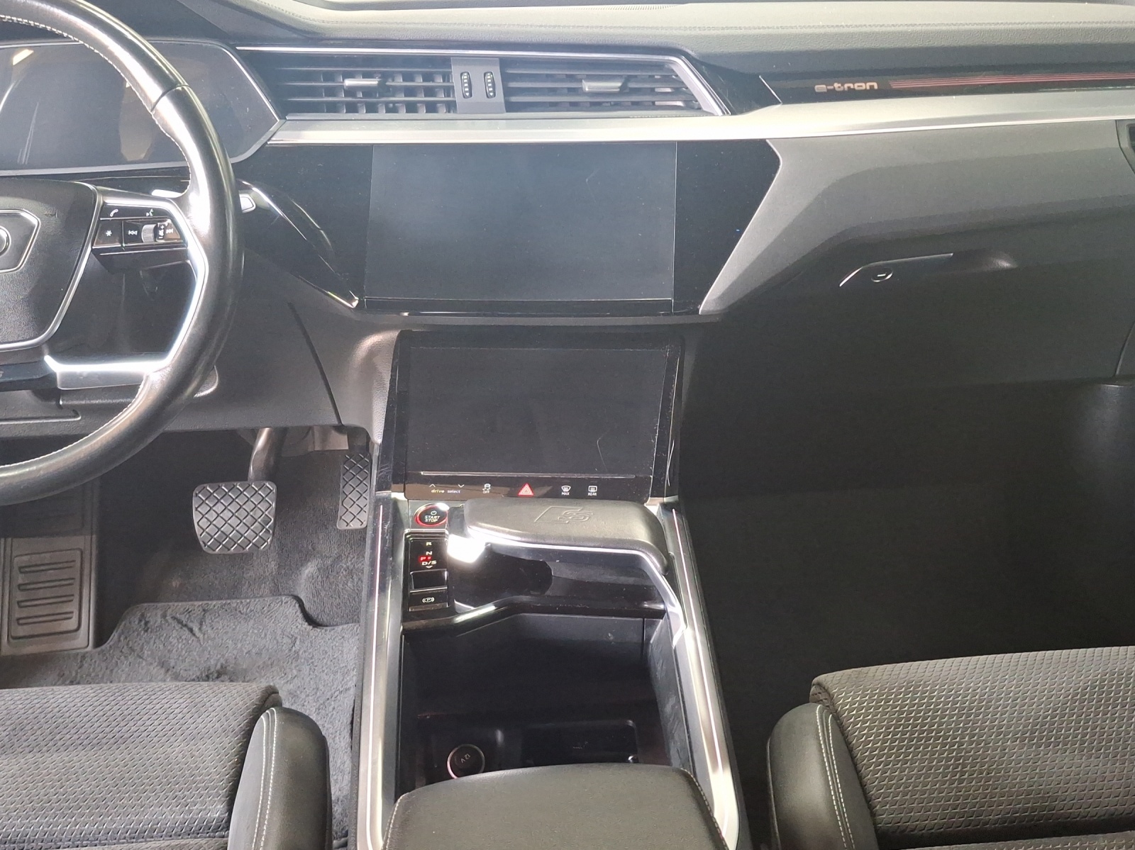 AUDI e-tron S Sportback quattro-image-11