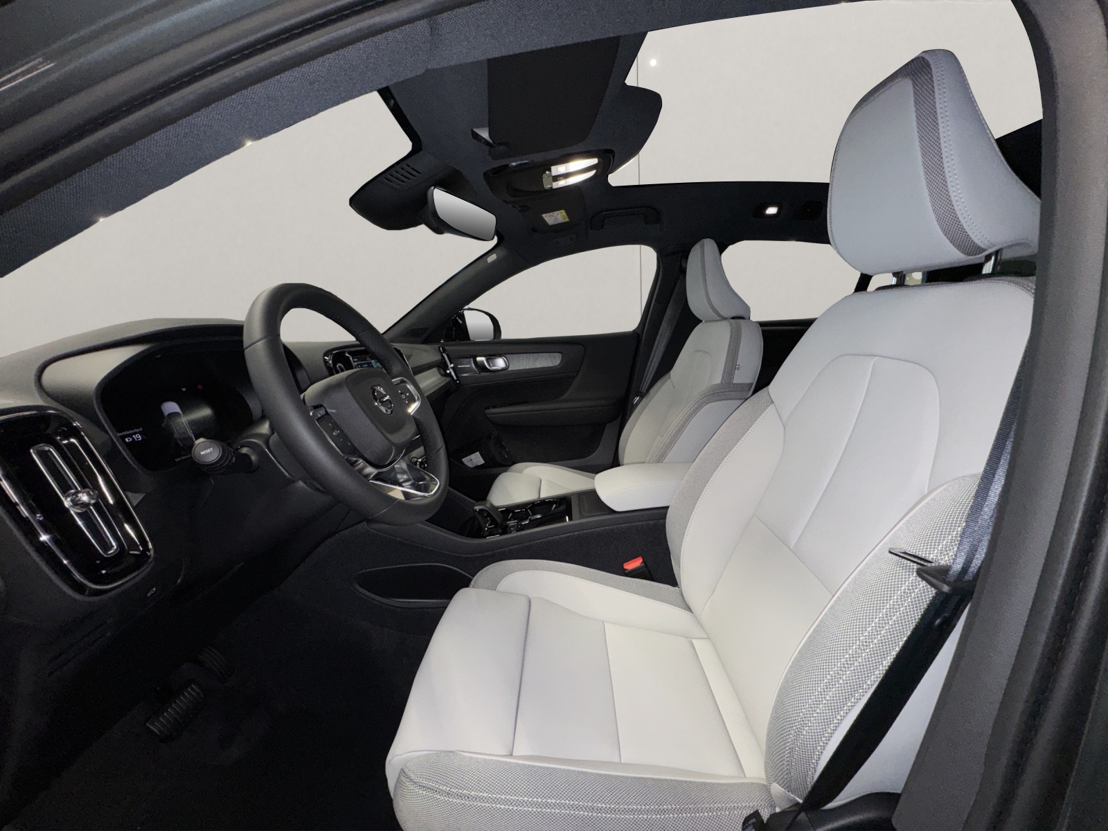 VOLVO EC40 Twin XCENTRIC Edition AWD-image-10