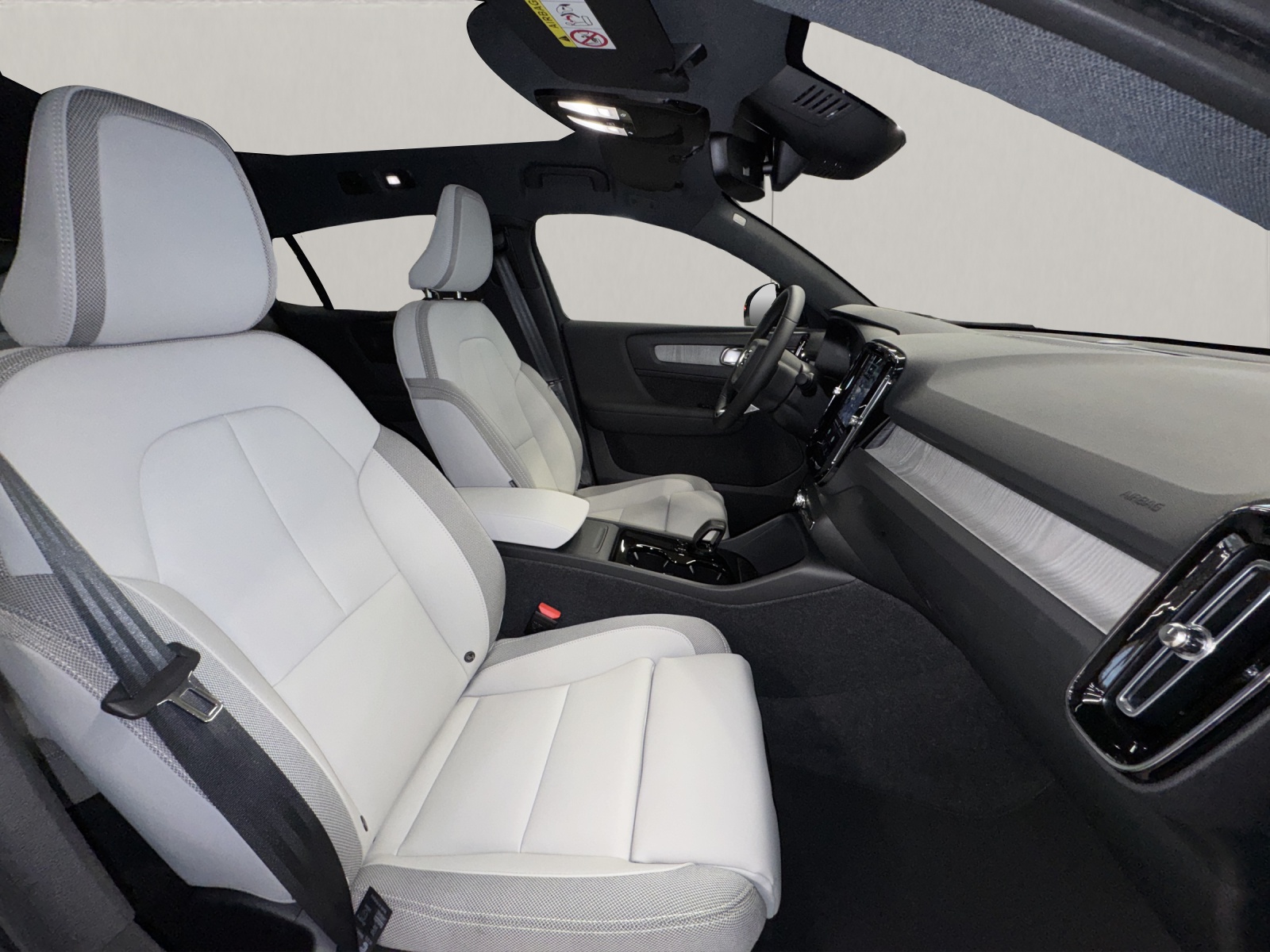 VOLVO EC40 Twin XCENTRIC Edition AWD-image-12