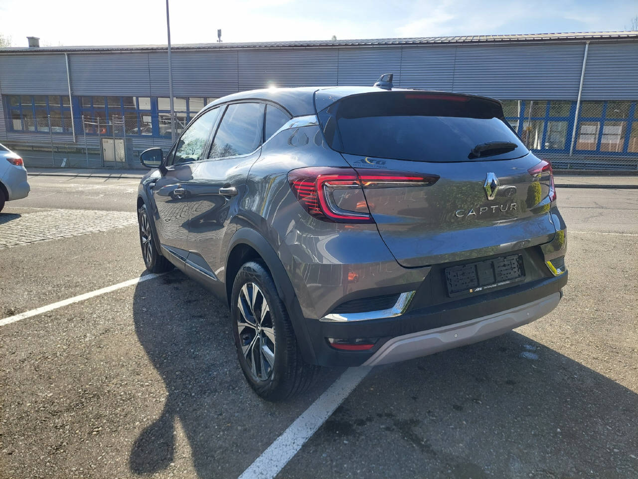 RENAULT Captur 1.3 TCe 140 Intens EDC-image-3
