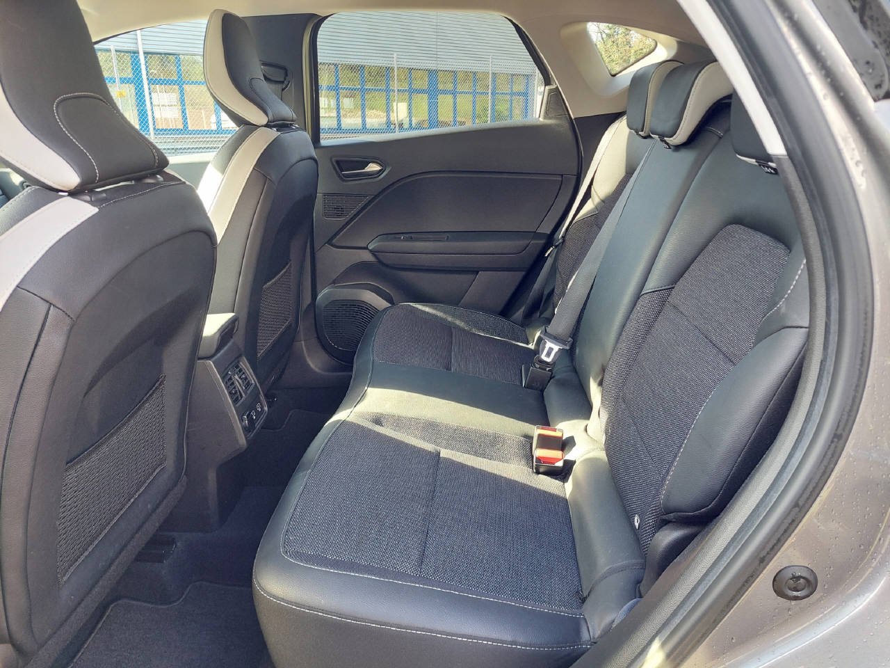 RENAULT Captur 1.3 TCe 140 Intens EDC-image-6
