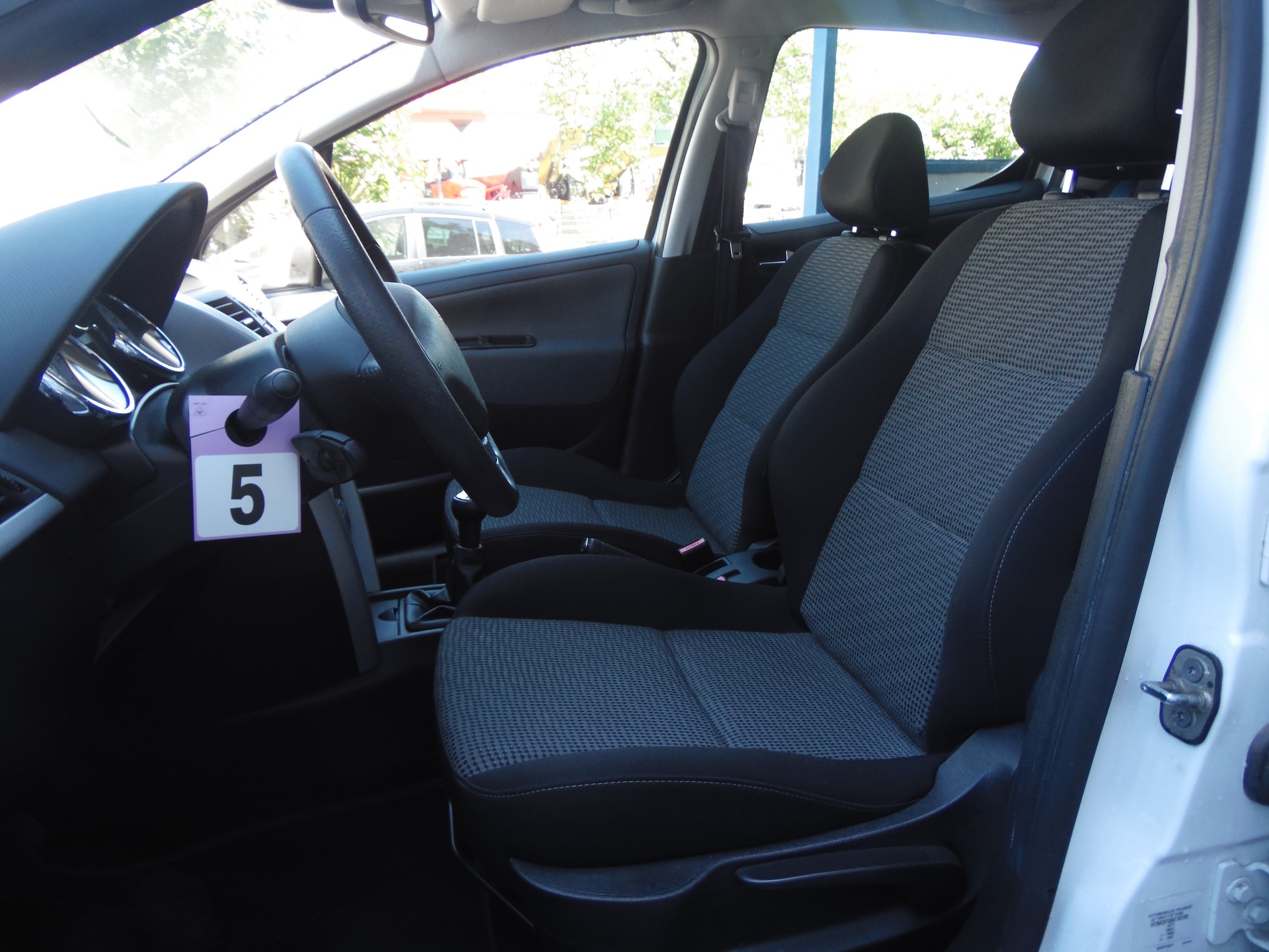 PEUGEOT 207 1.6 16V Trendy Clim-image-6
