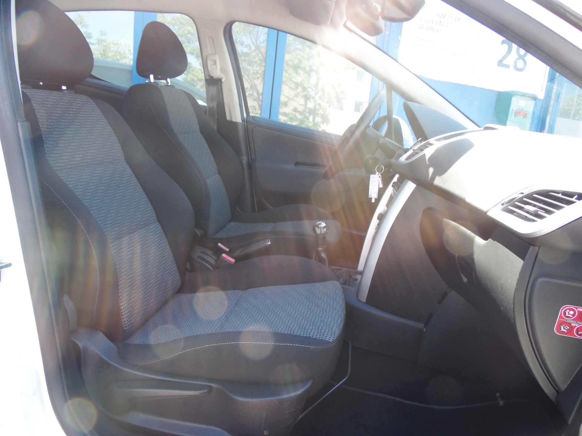 PEUGEOT 207 1.6 16V Trendy Clim-image-9