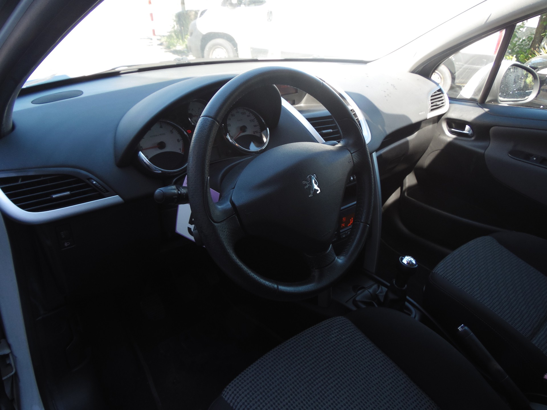 PEUGEOT 207 1.6 16V Trendy Clim-image-5