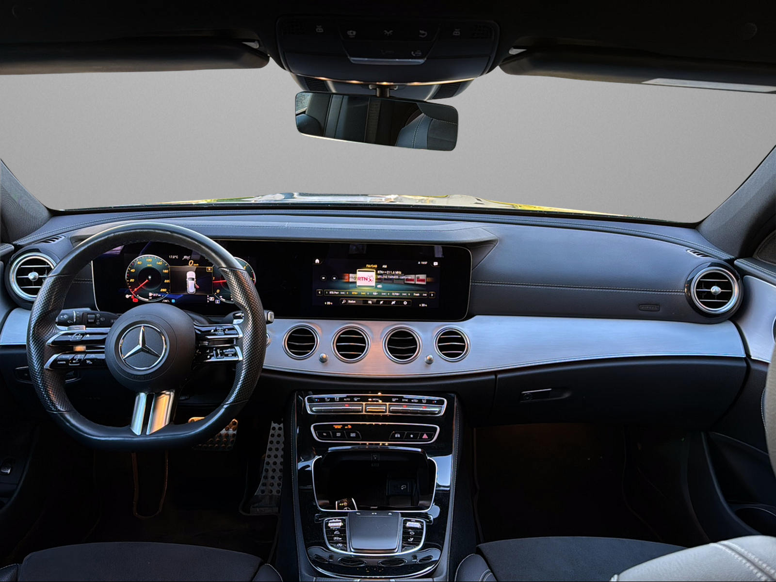 MERCEDES-BENZ E 220 d T 4Matic AMG Line 9G-Tronic-image-12