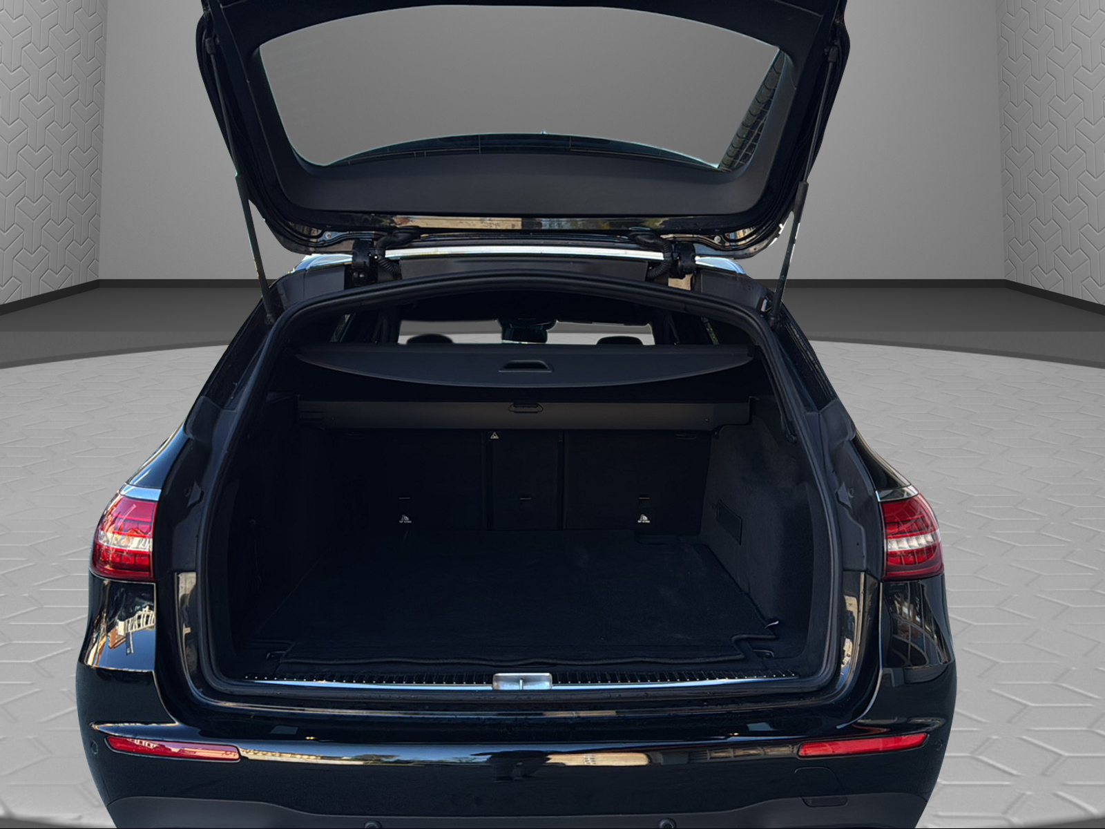 MERCEDES-BENZ E 220 d T 4Matic AMG Line 9G-Tronic-image-9