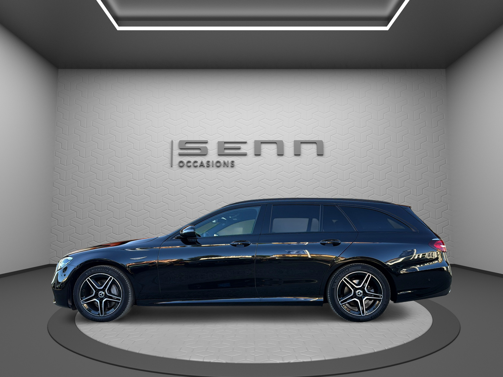 MERCEDES-BENZ E 220 d T 4Matic AMG Line 9G-Tronic-image-2