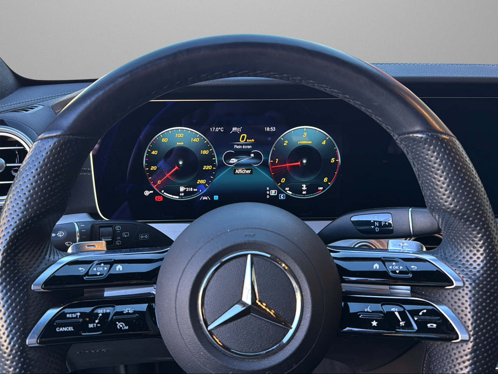 MERCEDES-BENZ E 220 d T 4Matic AMG Line 9G-Tronic-image-13