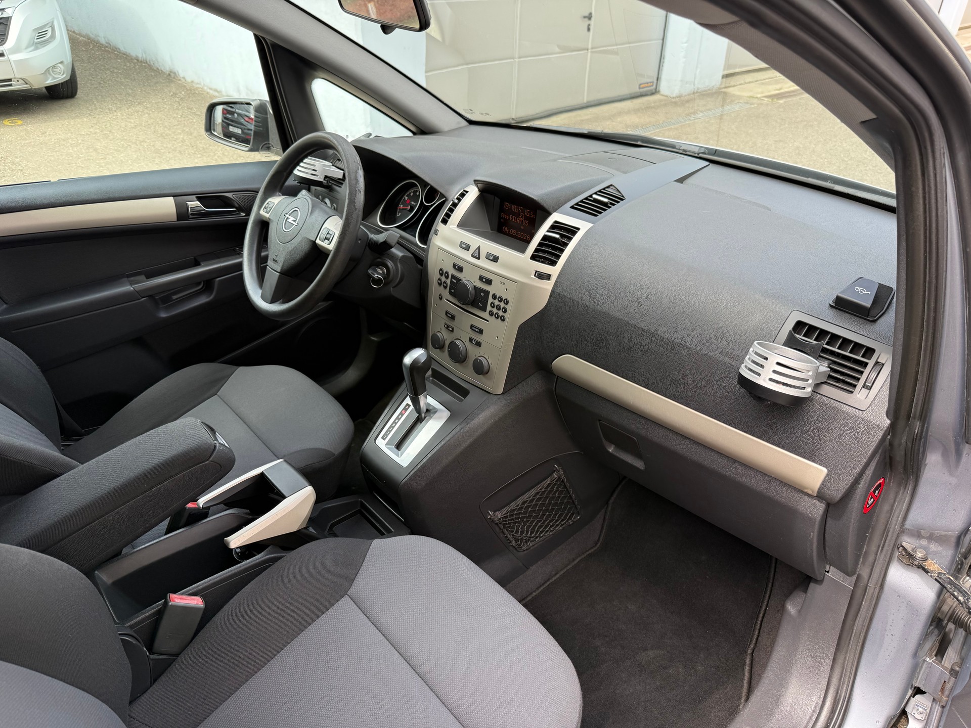 OPEL Zafira 2.2i 16V Enjoy Automatic-image-10
