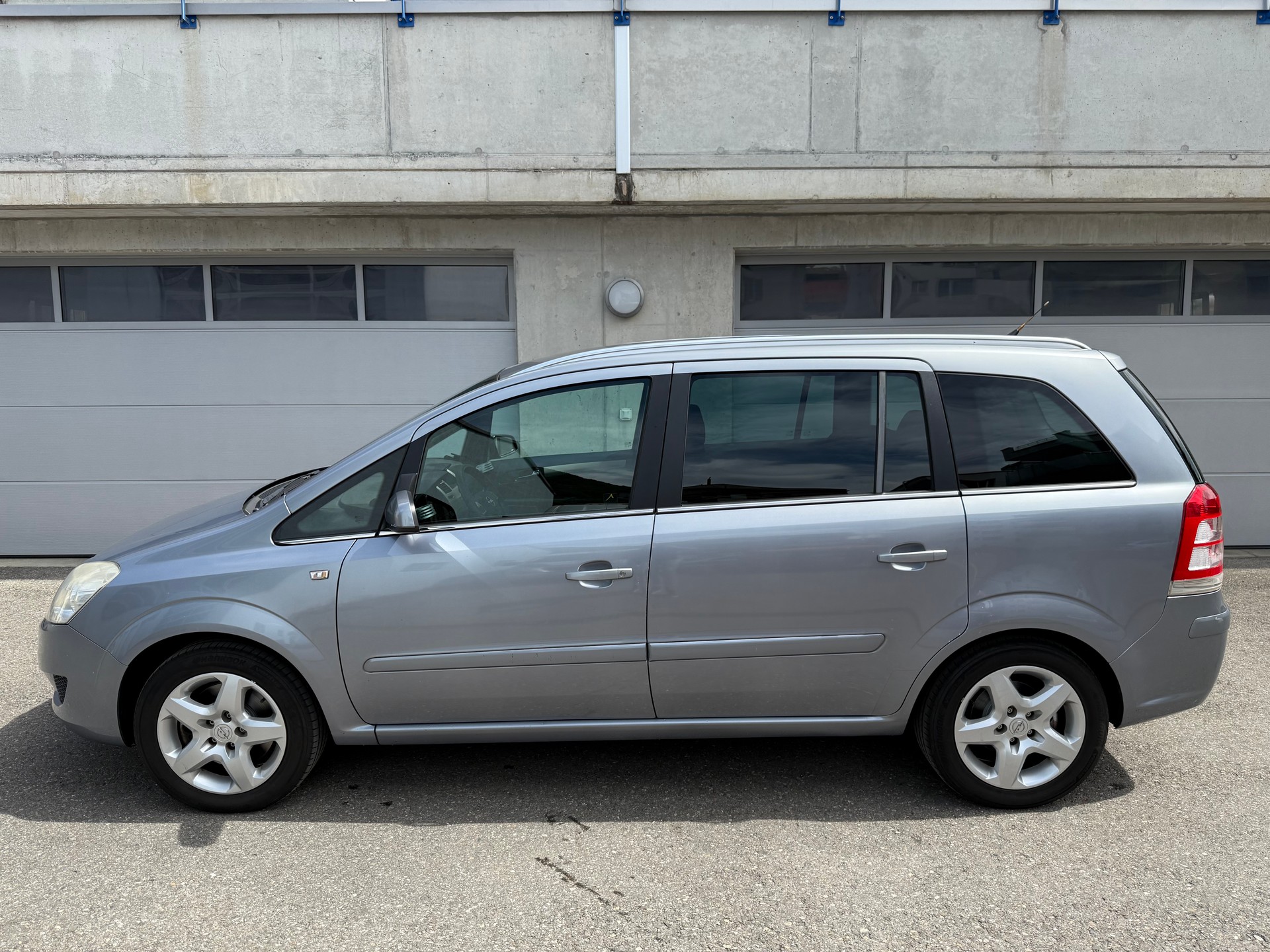 OPEL Zafira 2.2i 16V Enjoy Automatic-image-6