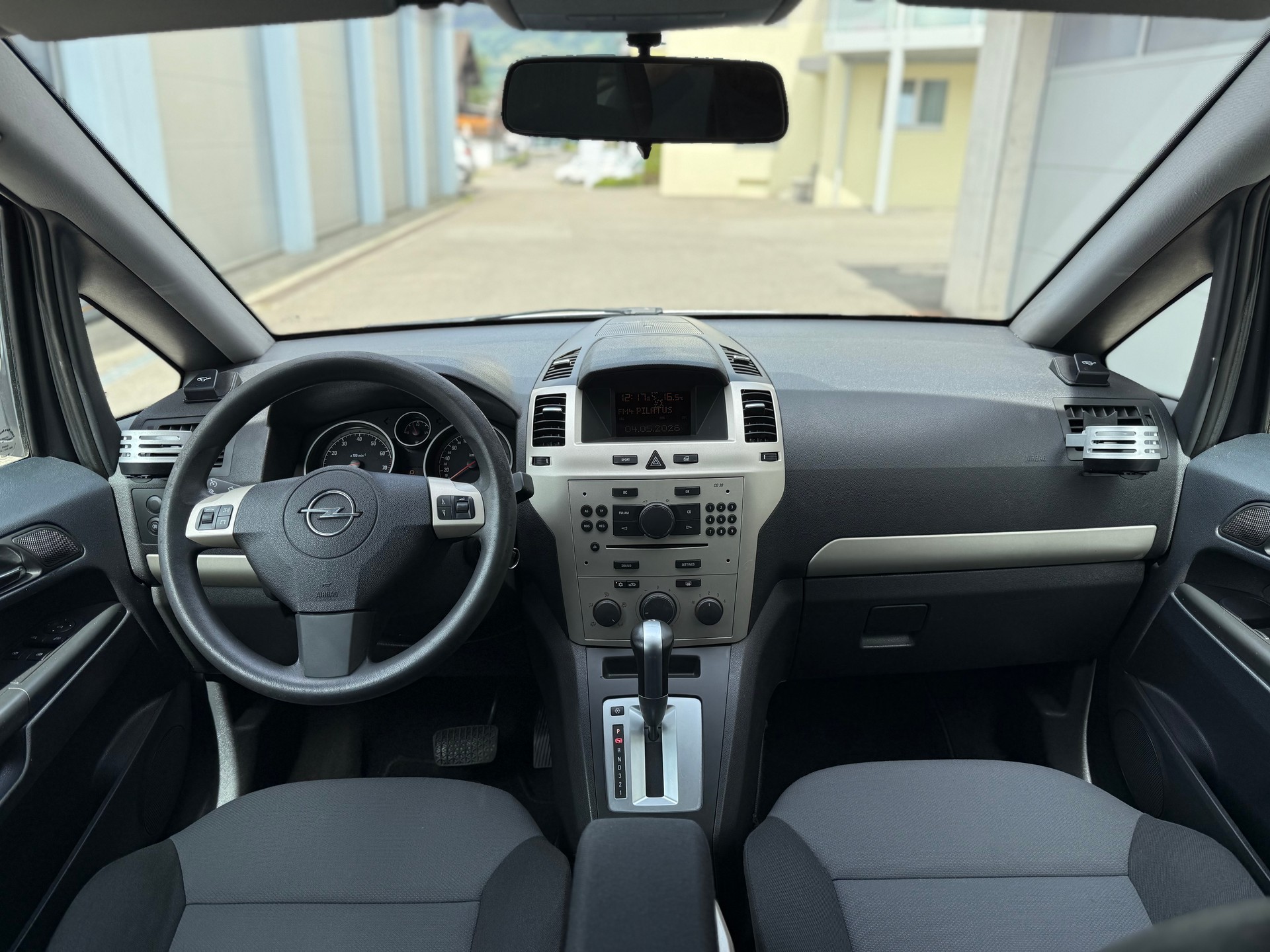 OPEL Zafira 2.2i 16V Enjoy Automatic-image-18