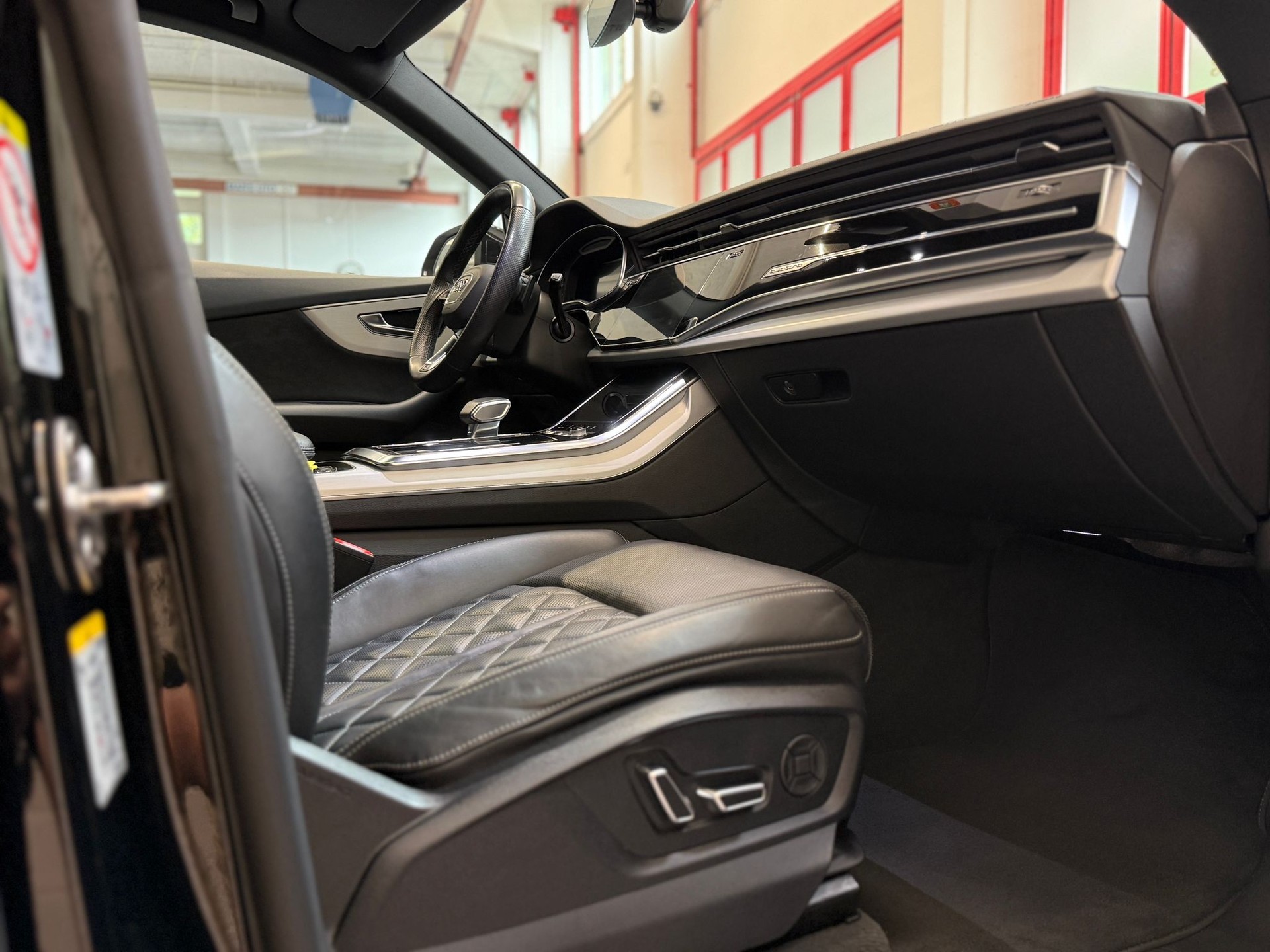 AUDI Q8 50 TDI quattro tiptronic-image-17