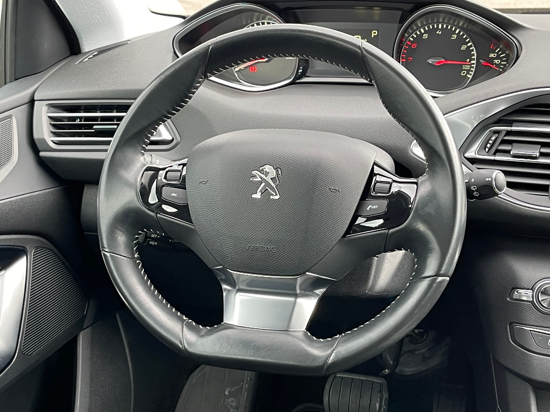 PEUGEOT 308 1.2 THP Allure Automatic-image-7