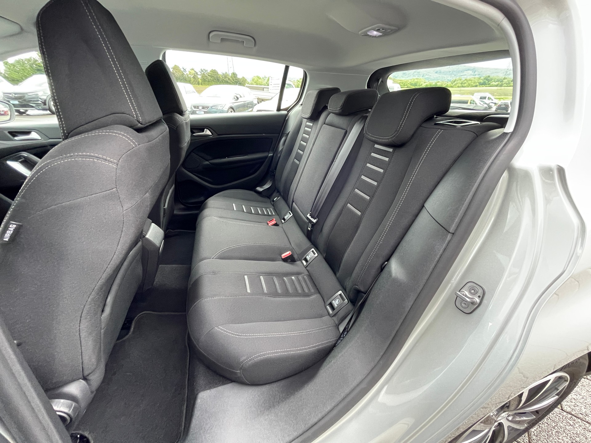 PEUGEOT 308 1.2 THP Allure Automatic-image-10