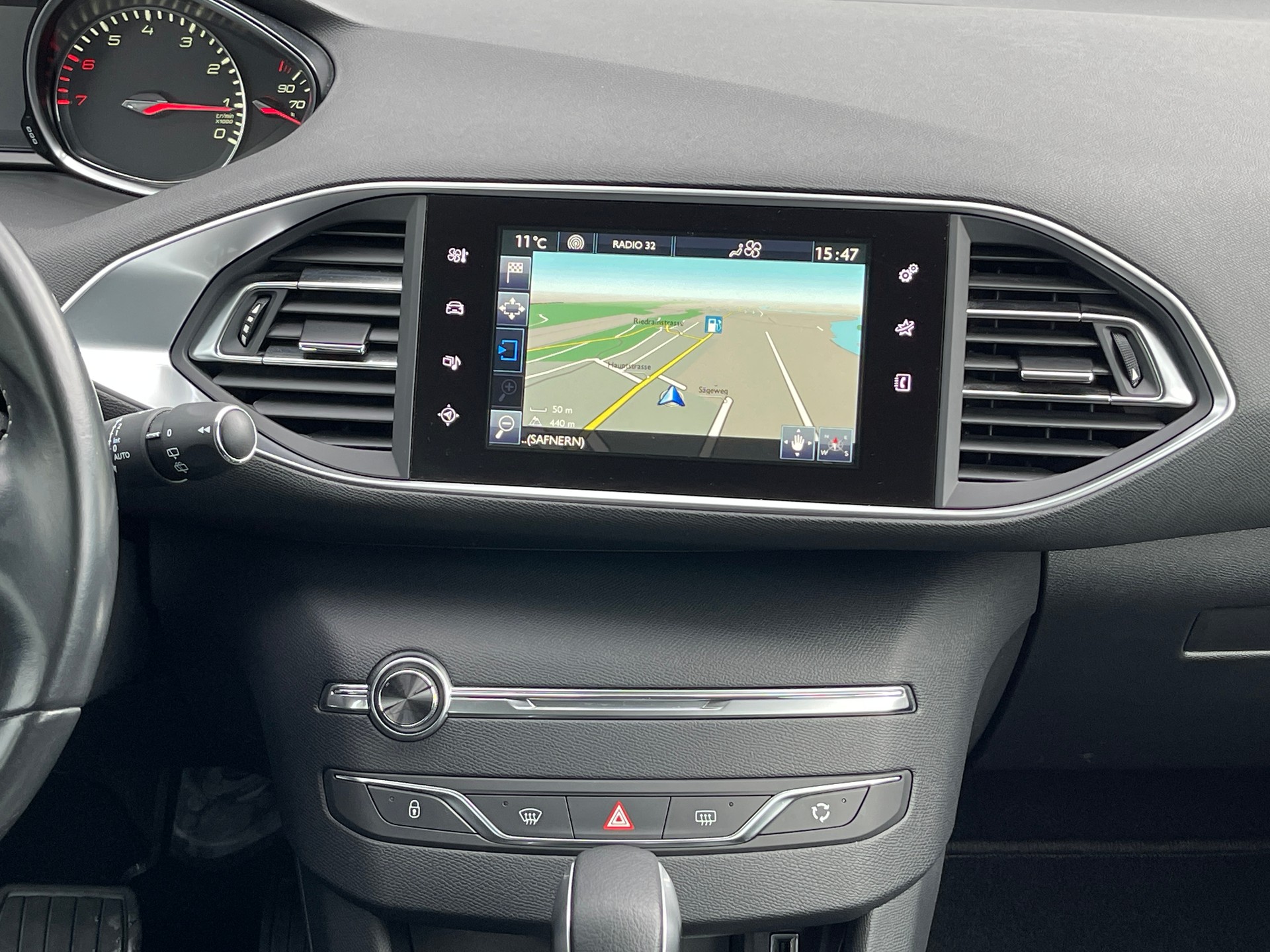 PEUGEOT 308 1.2 THP Allure Automatic-image-8
