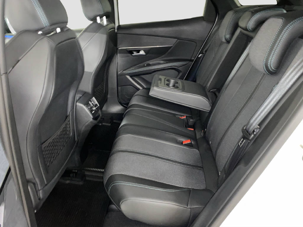 PEUGEOT 3008 1.2 PureTech Allure Pack-image-12